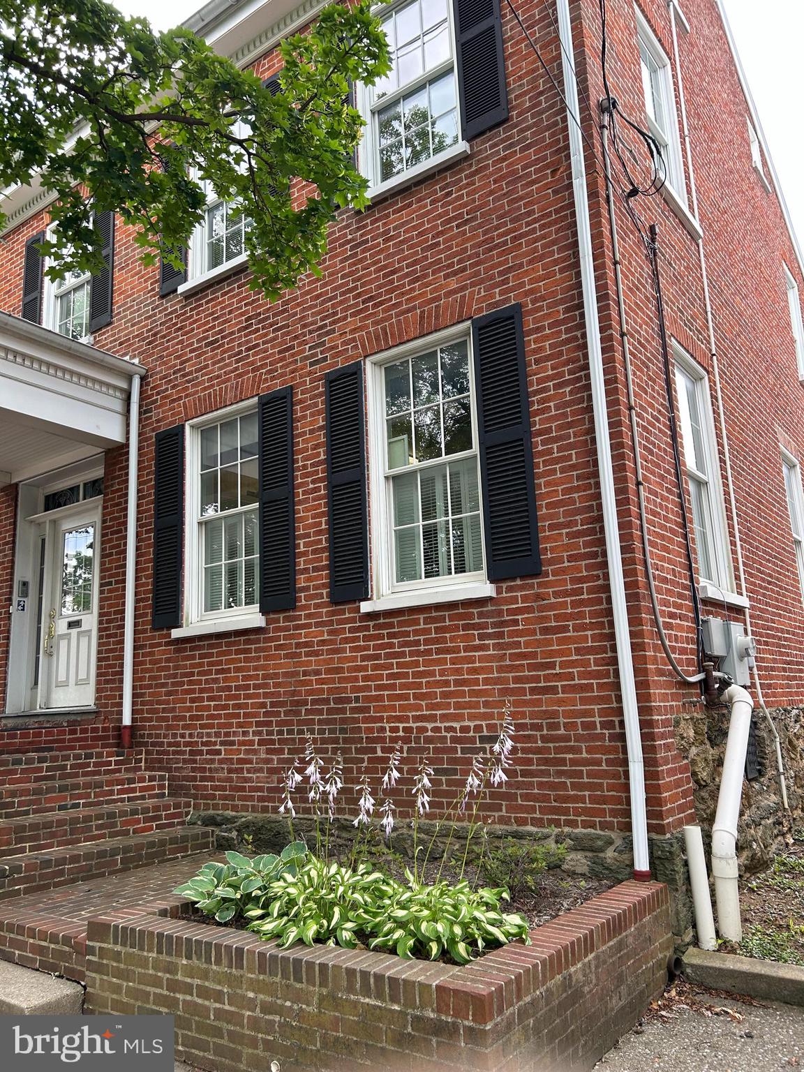 162 E MAIN