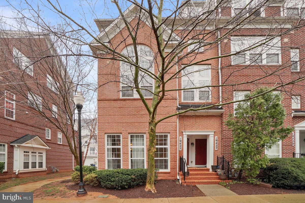 Don't miss out on your opportunity to own this lovely two level 2 BR 2.5 BA condo in Buckingham Station, Germantown. The kitchen is complete with stainless steele appliances, granite counter tops, amazing cabinet space, and a breakfast bar! This end unit has great natural lighting coming from multiple windows. It flows with a great open floor plan with the dining room overlooking the living room with tall ceiling. Spacious master suite with soaking tub and separate shower. Both rooms have access to the outside balcony! Unit is complete with attached garage with additional private parking pad. Short distance to clubhouse, fitness center and pool!
Close to shopping centers, Marc train station and Holy Cross Hospital