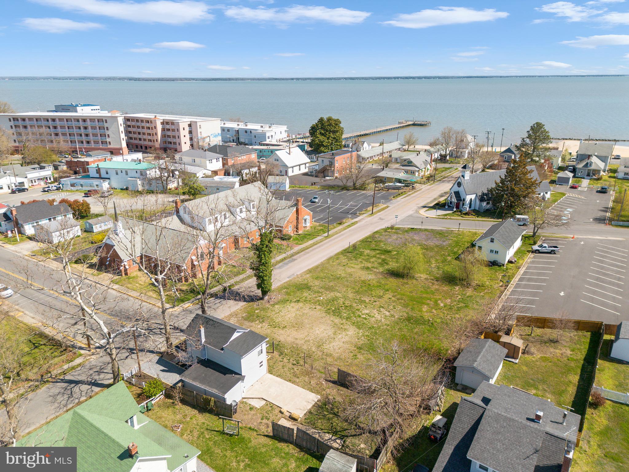 COLONIAL BEACH - Residential