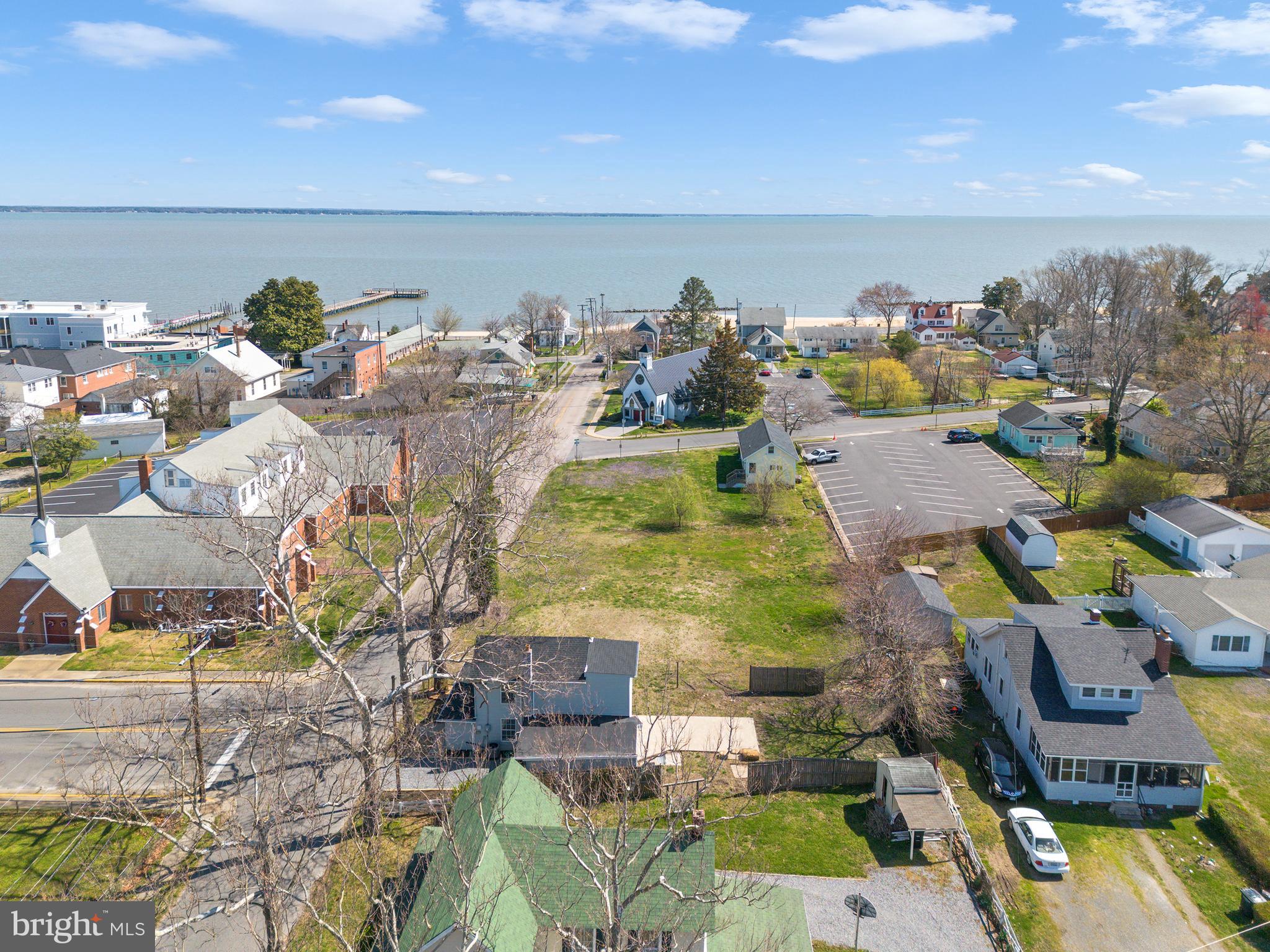 COLONIAL BEACH - Residential