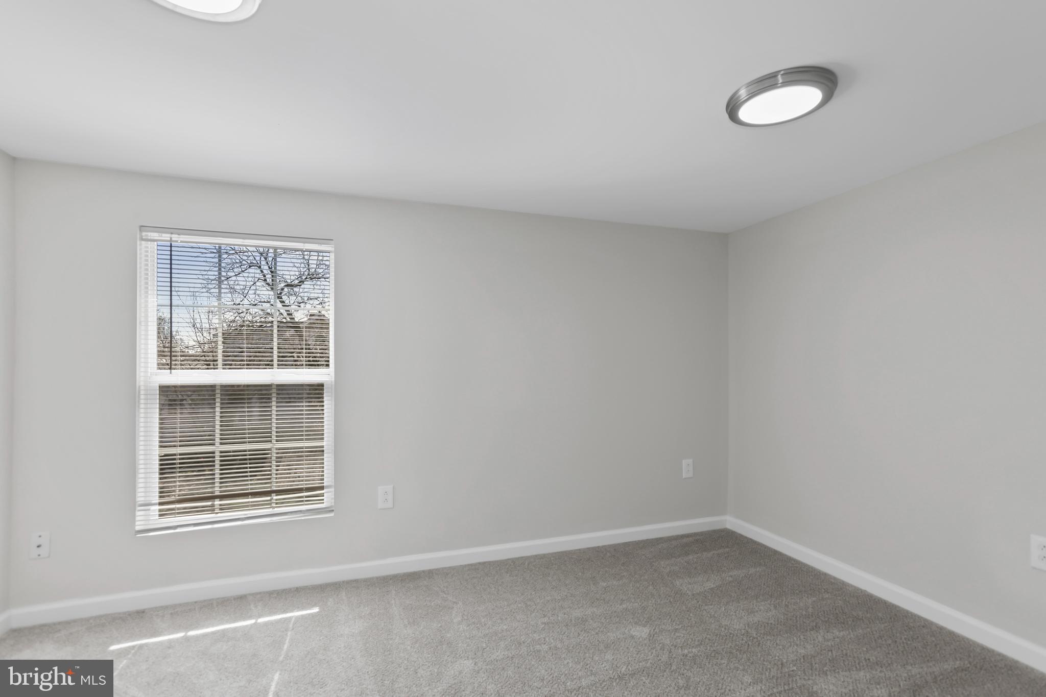 COLONIAL BEACH - Residential