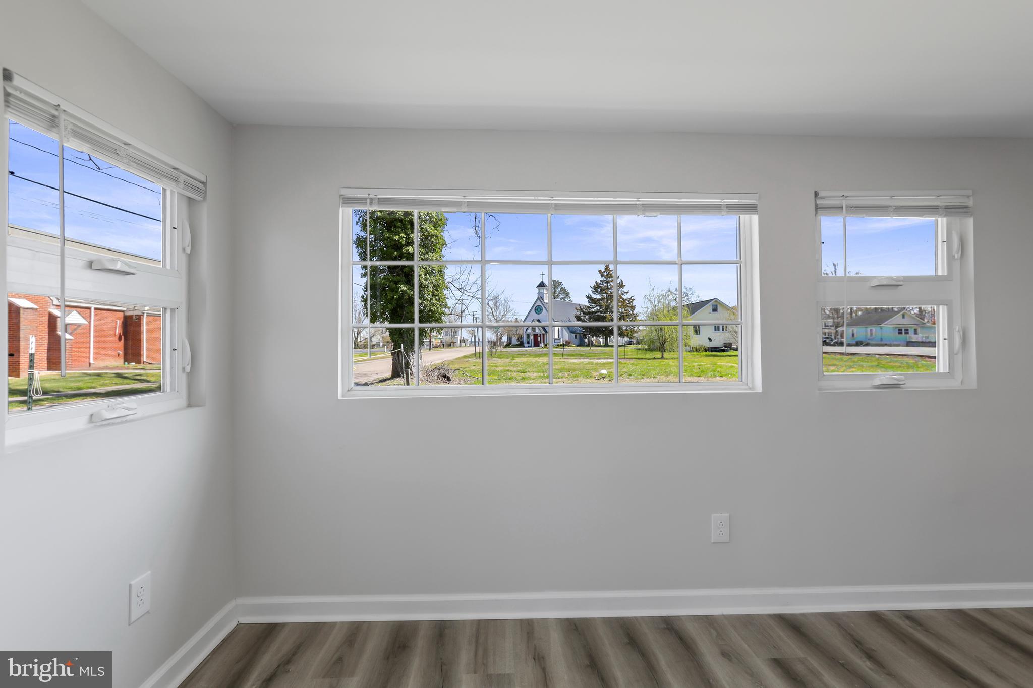 COLONIAL BEACH - Residential