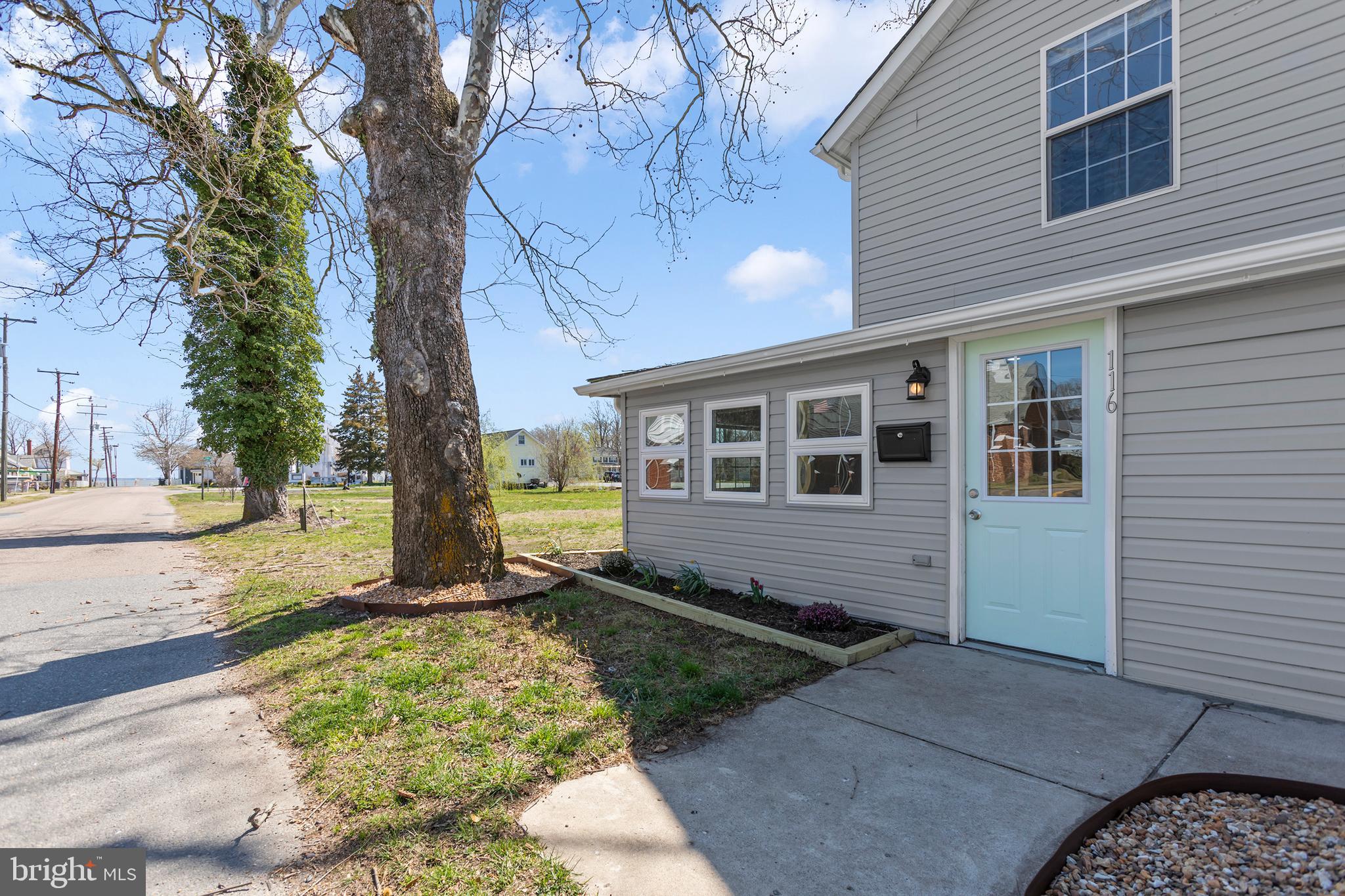 COLONIAL BEACH - Residential