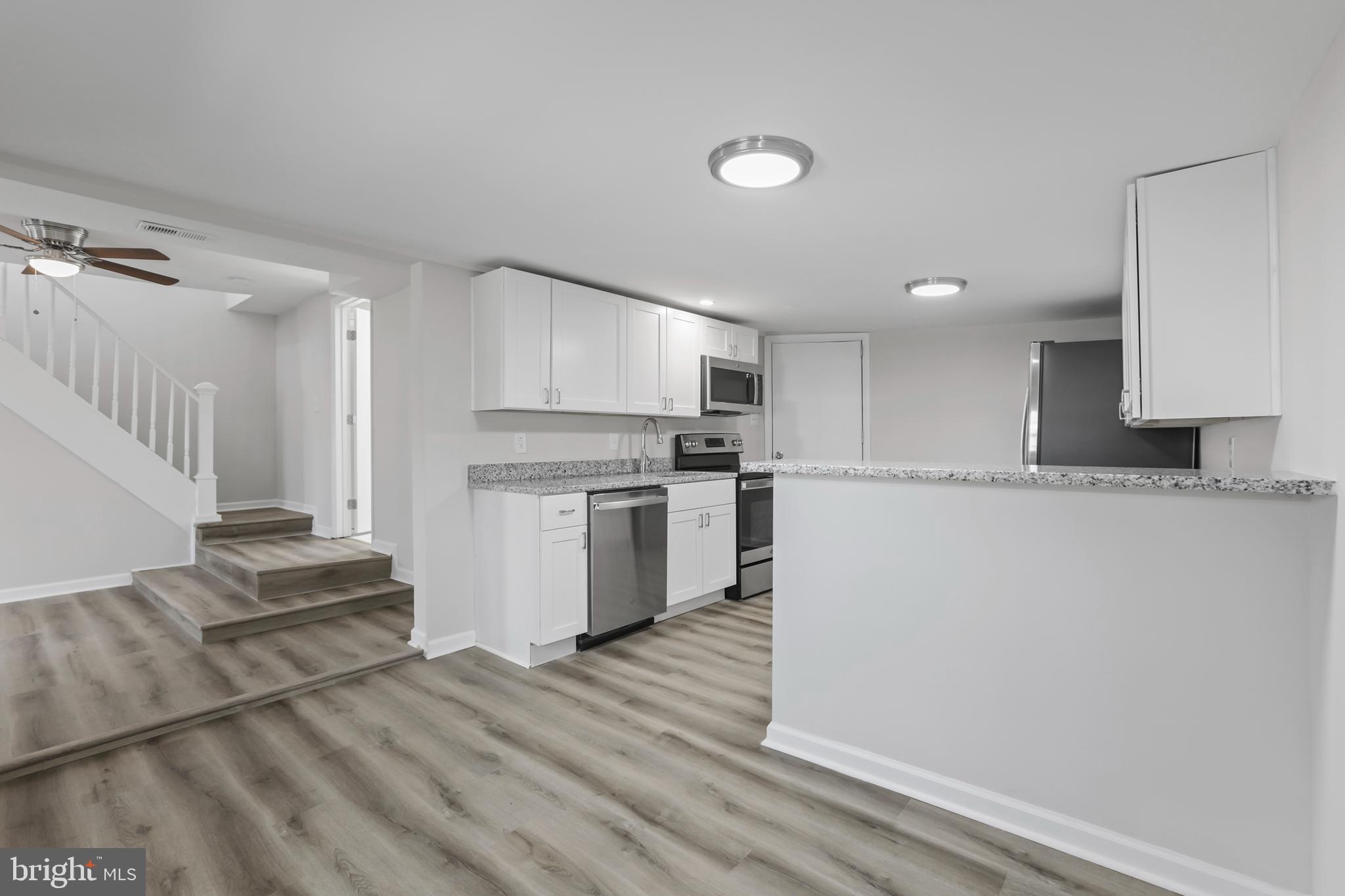 COLONIAL BEACH - Residential