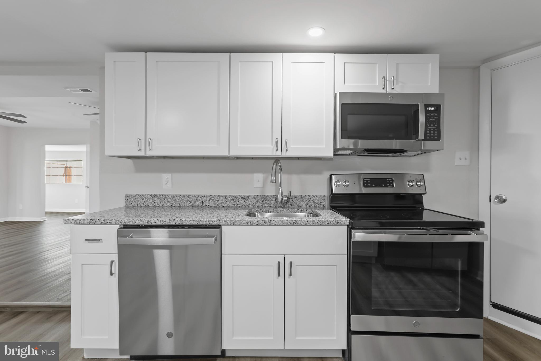 COLONIAL BEACH - Residential