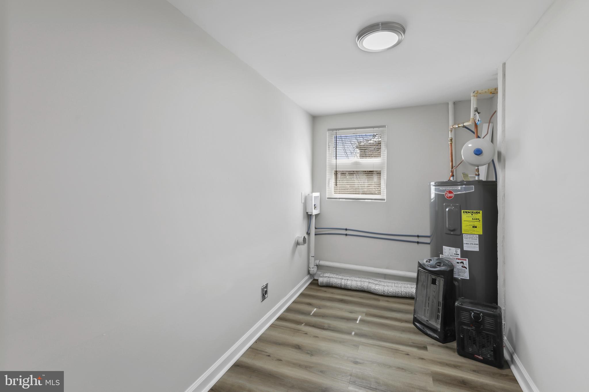 COLONIAL BEACH - Residential