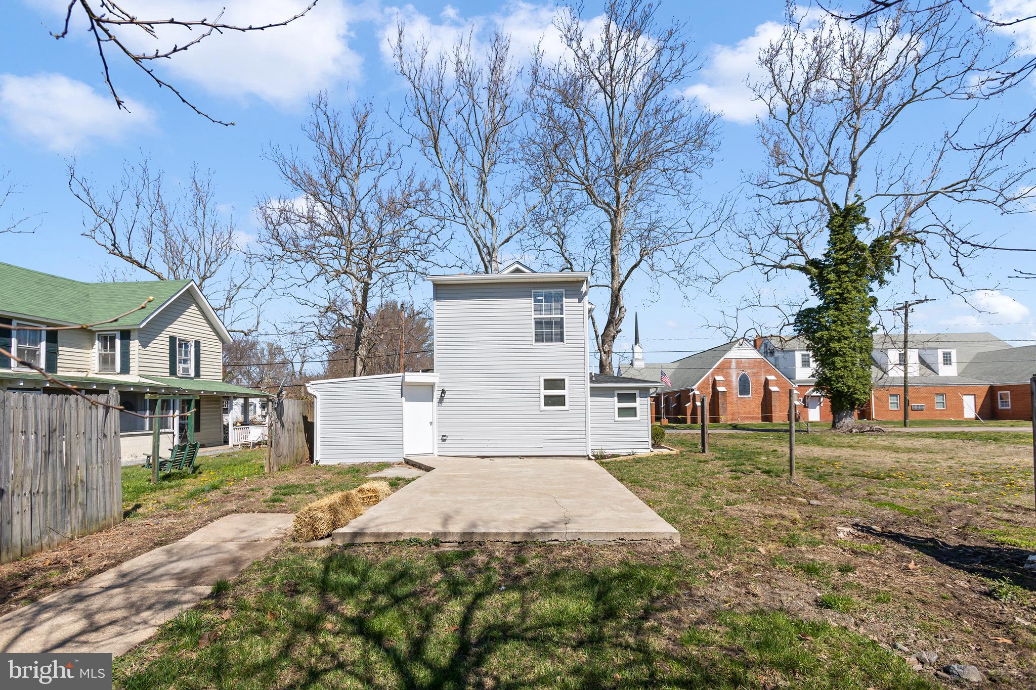 COLONIAL BEACH - Residential