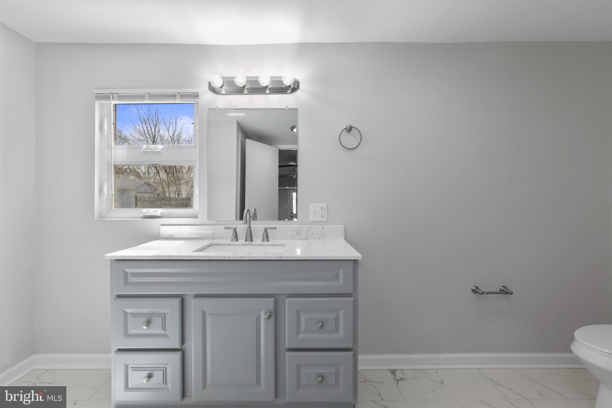 COLONIAL BEACH - Residential