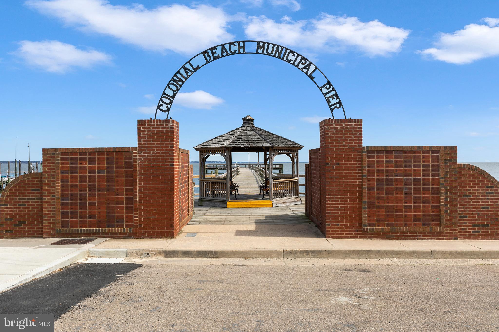 COLONIAL BEACH - Residential