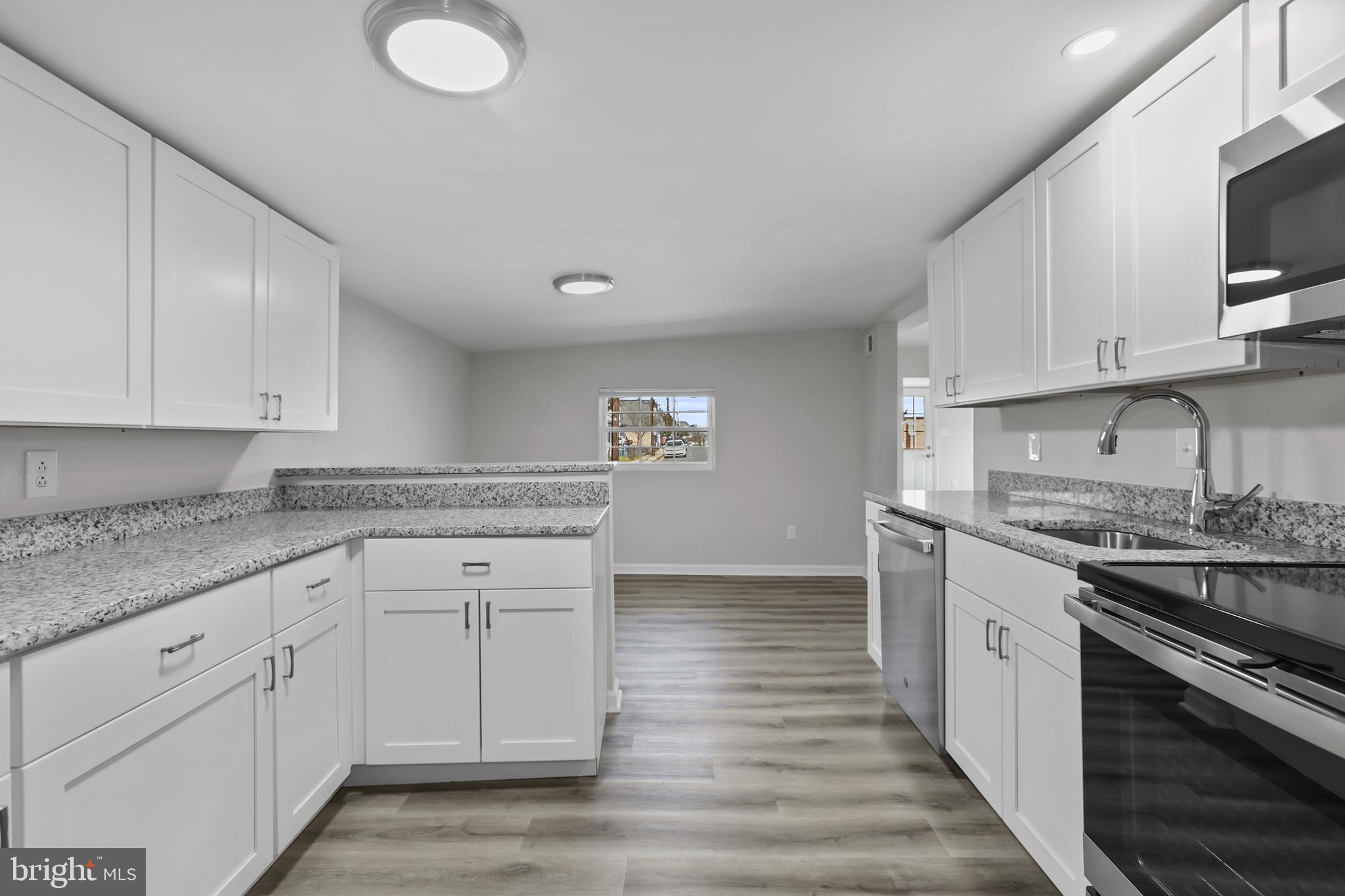 COLONIAL BEACH - Residential