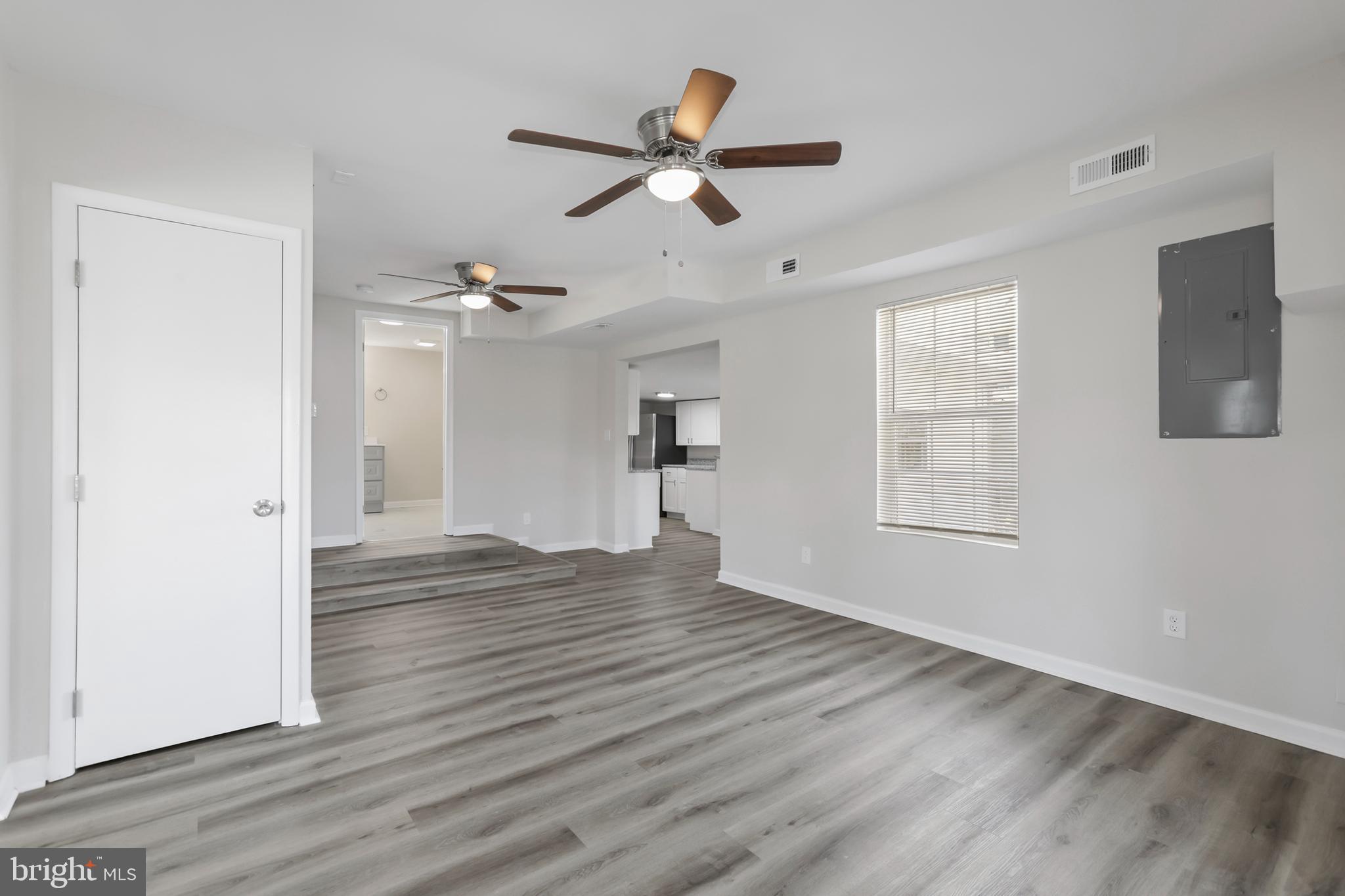 COLONIAL BEACH - Residential