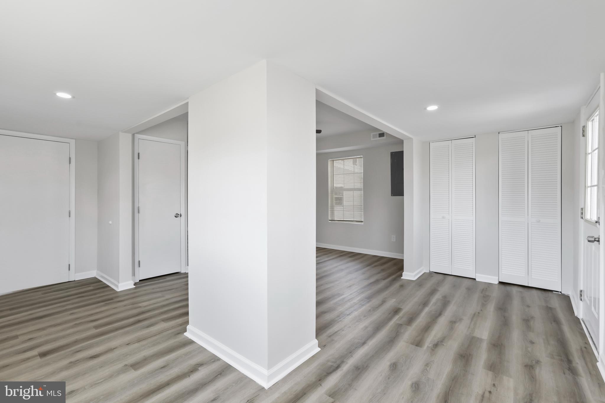 COLONIAL BEACH - Residential