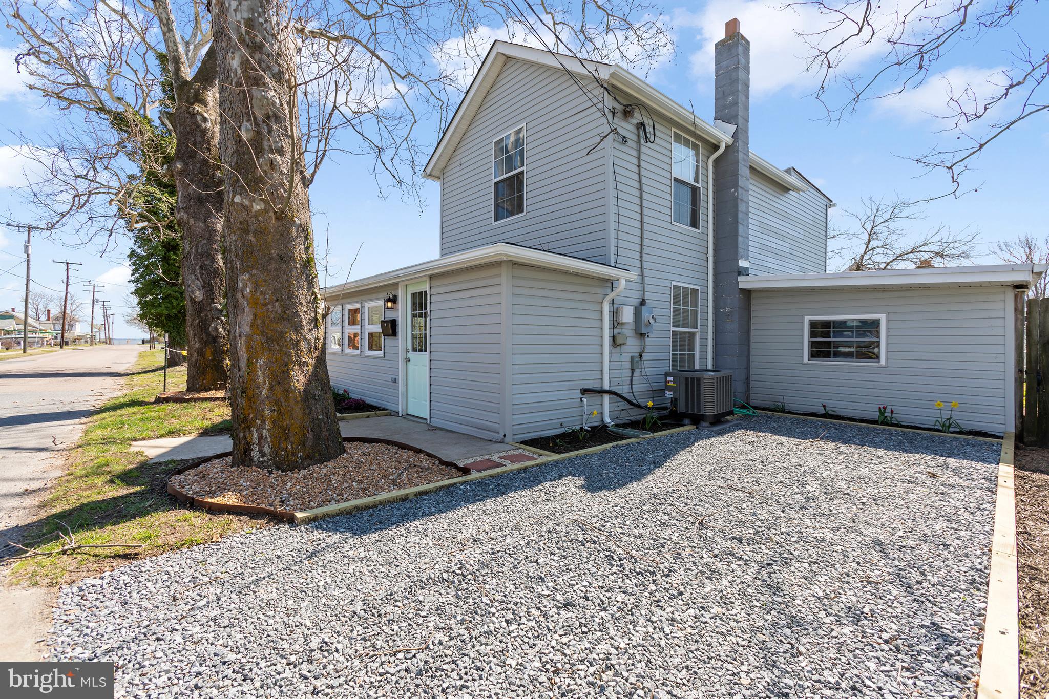 COLONIAL BEACH - Residential