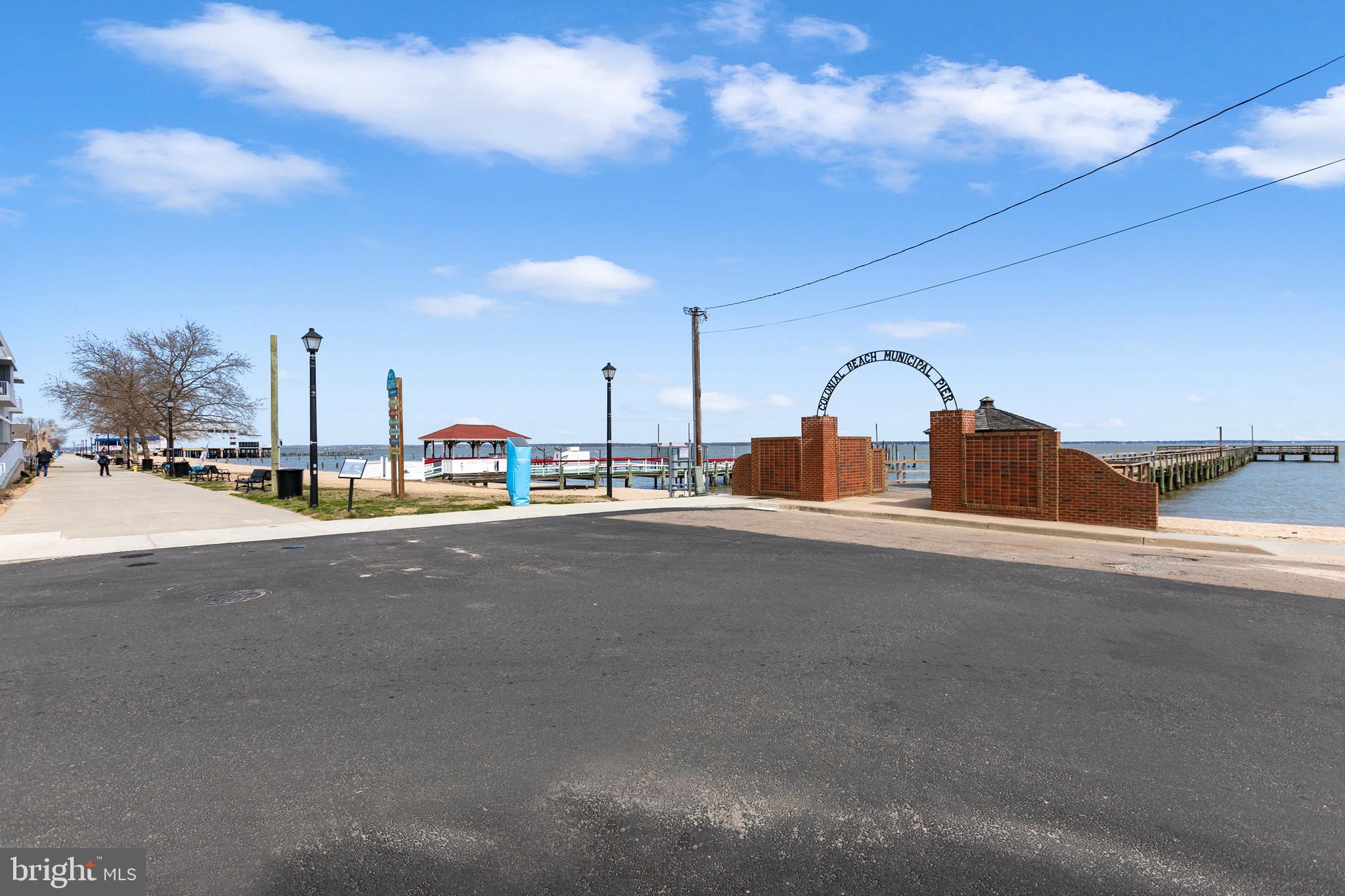 COLONIAL BEACH - Residential