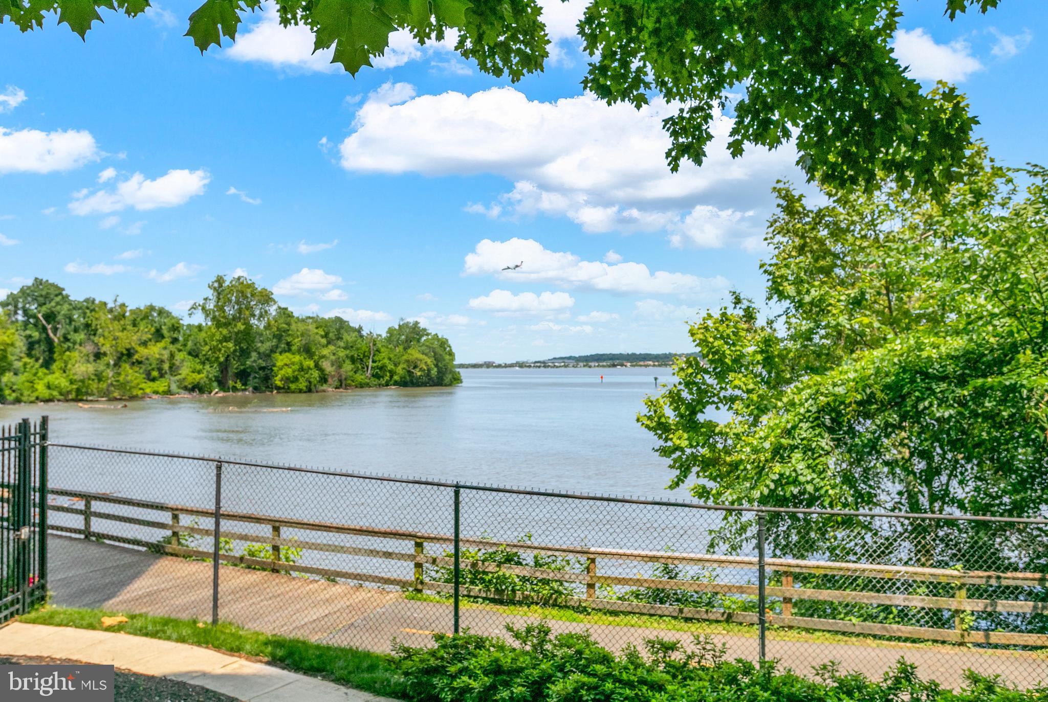 POTOWMACK CROSSING - Residential