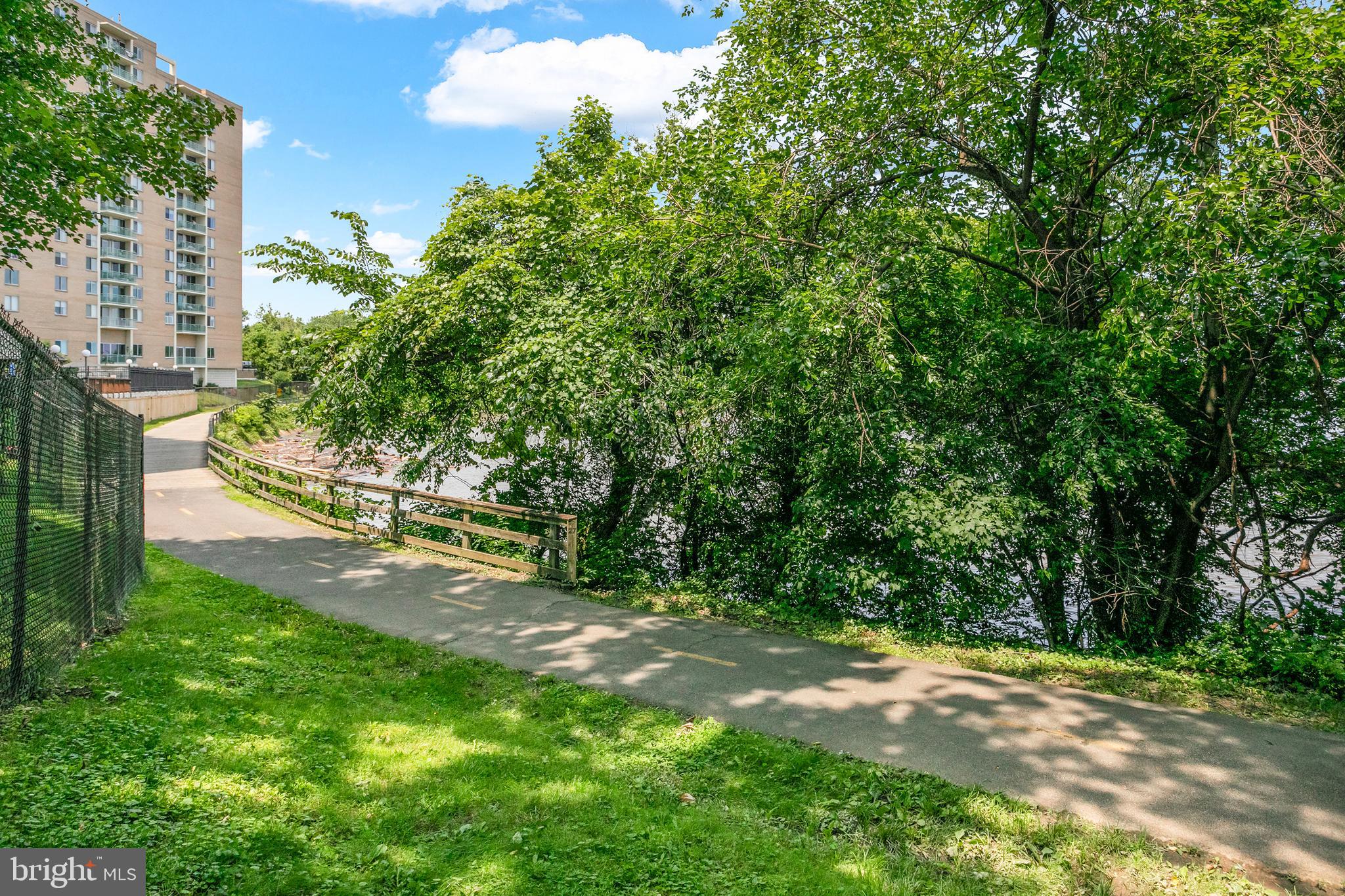 POTOWMACK CROSSING - Residential