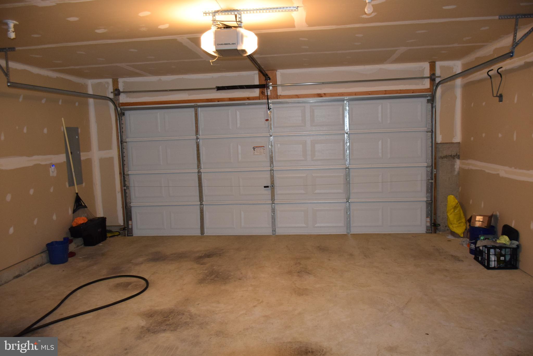 OAK TREE LANDING - Residential Lease