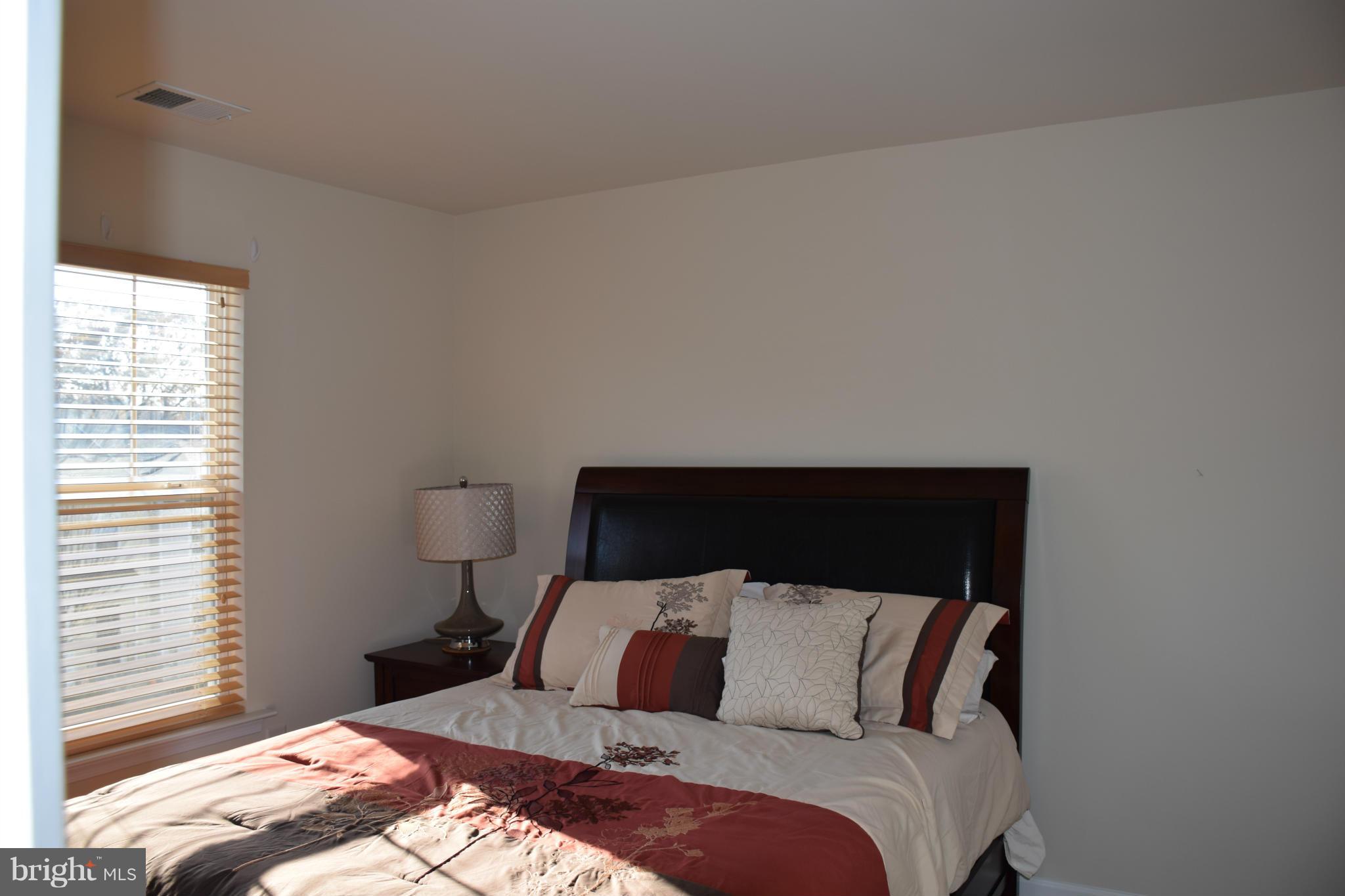 OAK TREE LANDING - Residential Lease