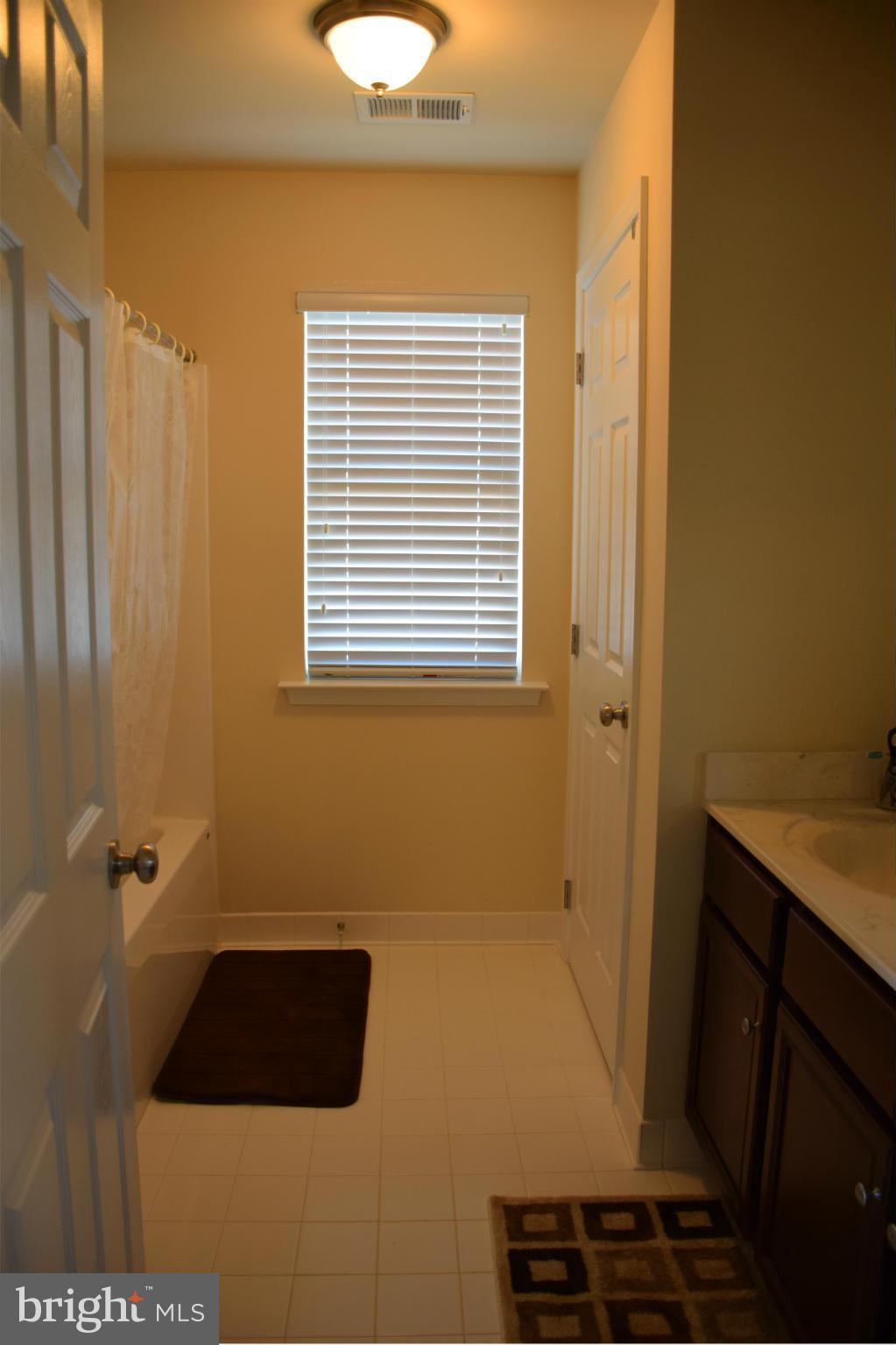 OAK TREE LANDING - Residential Lease