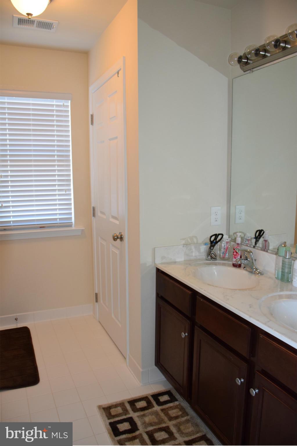 OAK TREE LANDING - Residential Lease