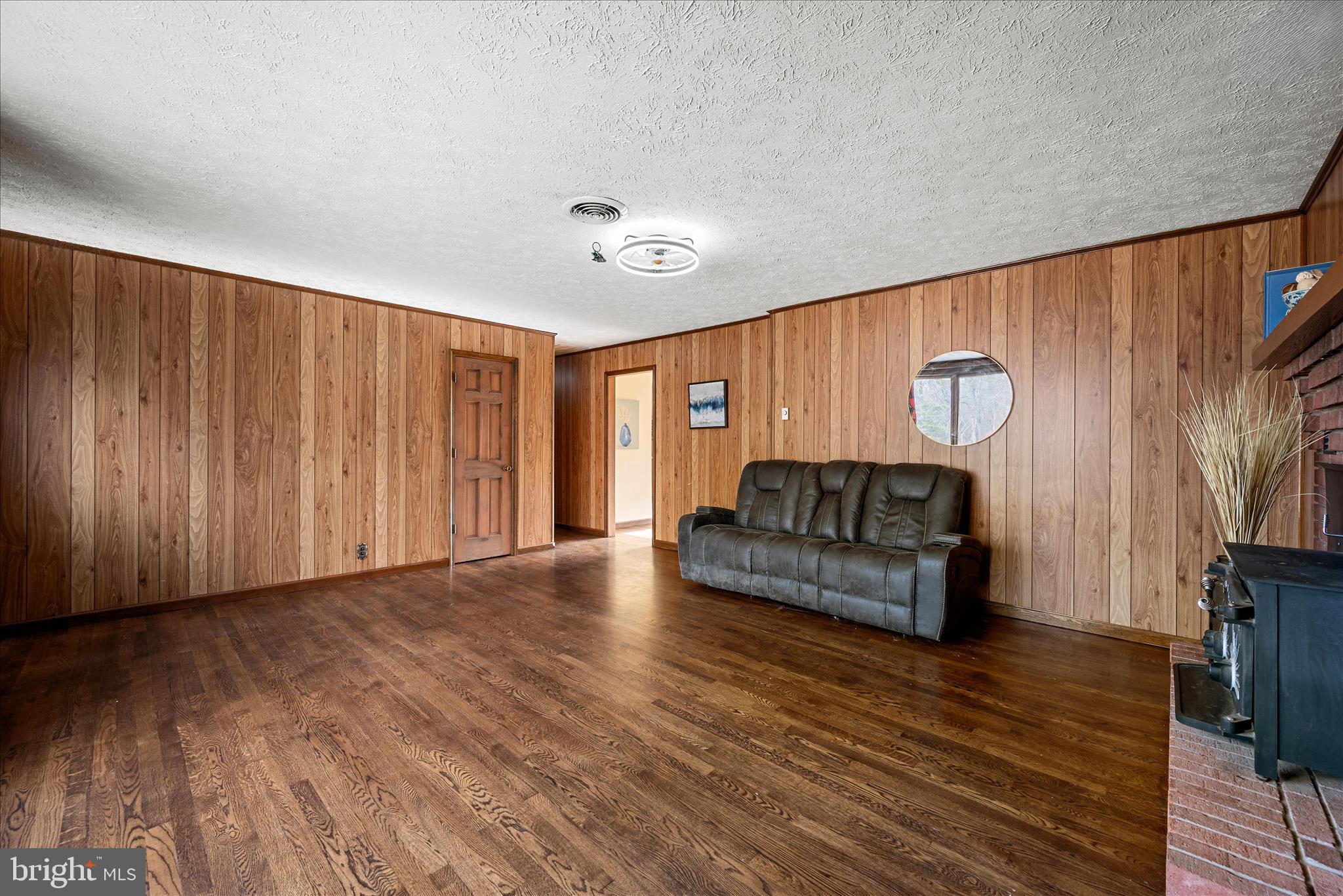 1365 E BLOOMERY PIKE