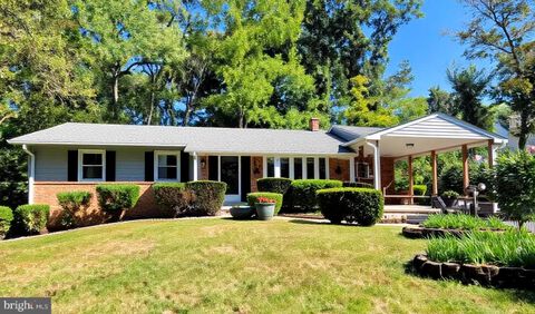 Photo of 2306 Marline Court, WOODBRIDGE, VA 22192 (MLS # VAPW2117666)