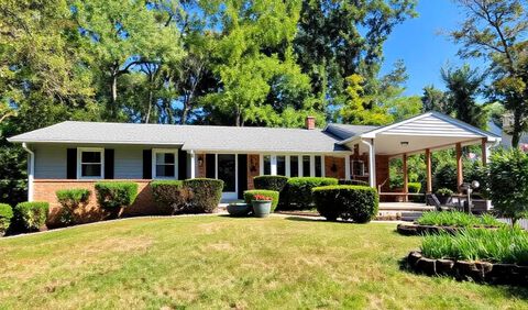 Photo of 2306 Marline Court, WOODBRIDGE, VA 22192 (MLS # VAPW2117666)
