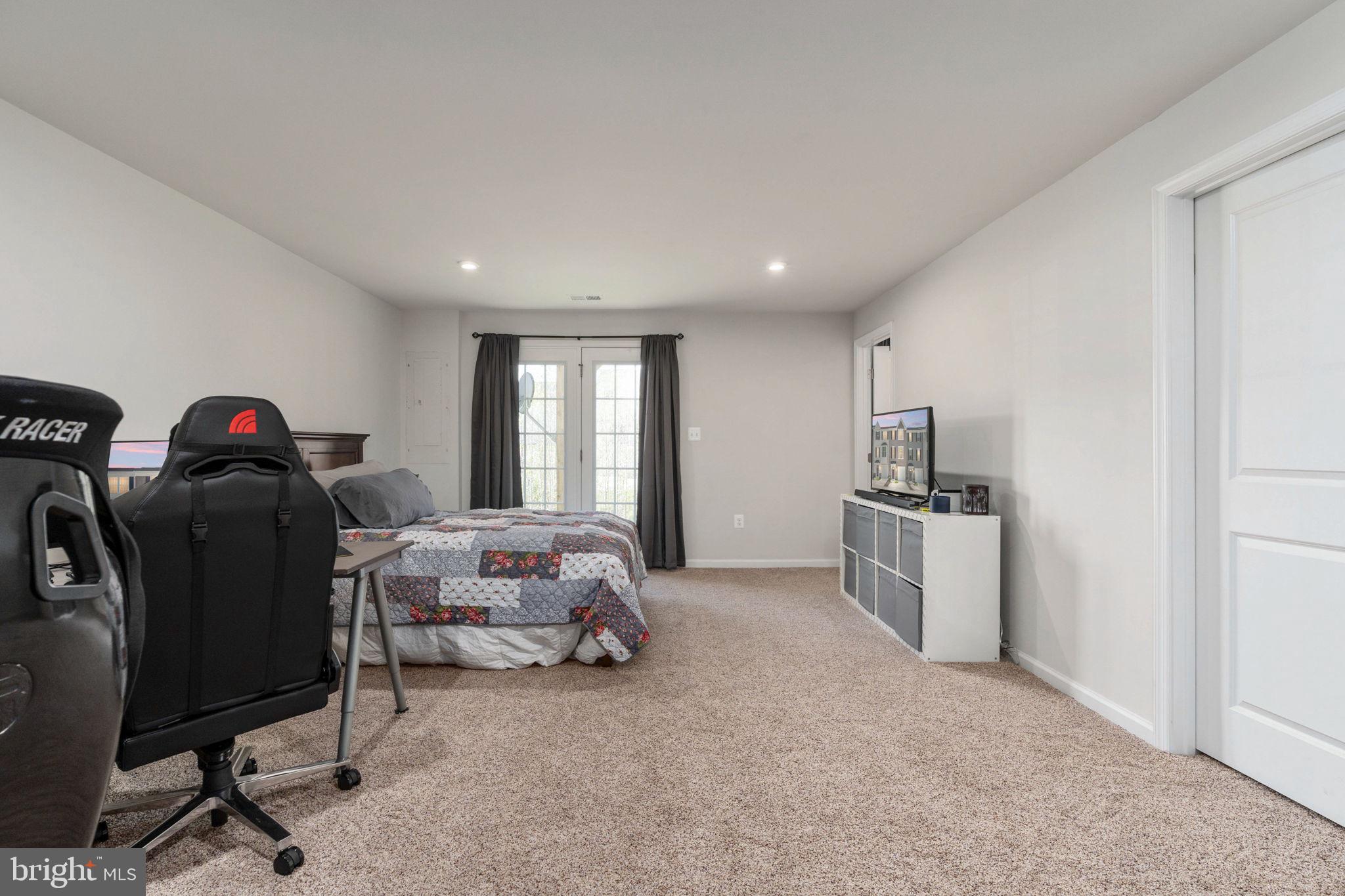 THE VILLAGE AT COURTHOUSE COMMONS - Residential