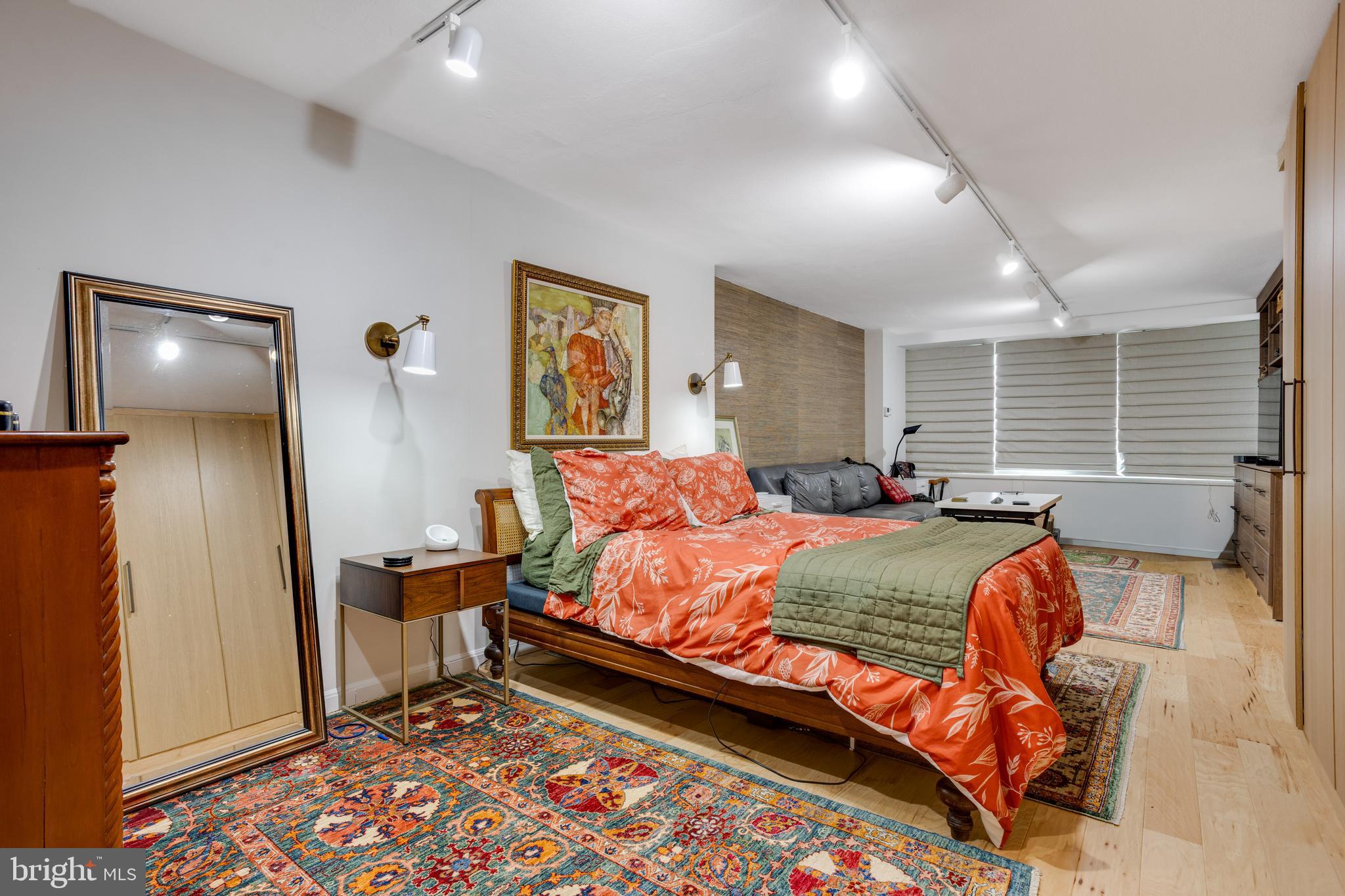 FAIRMOUNT - Residential