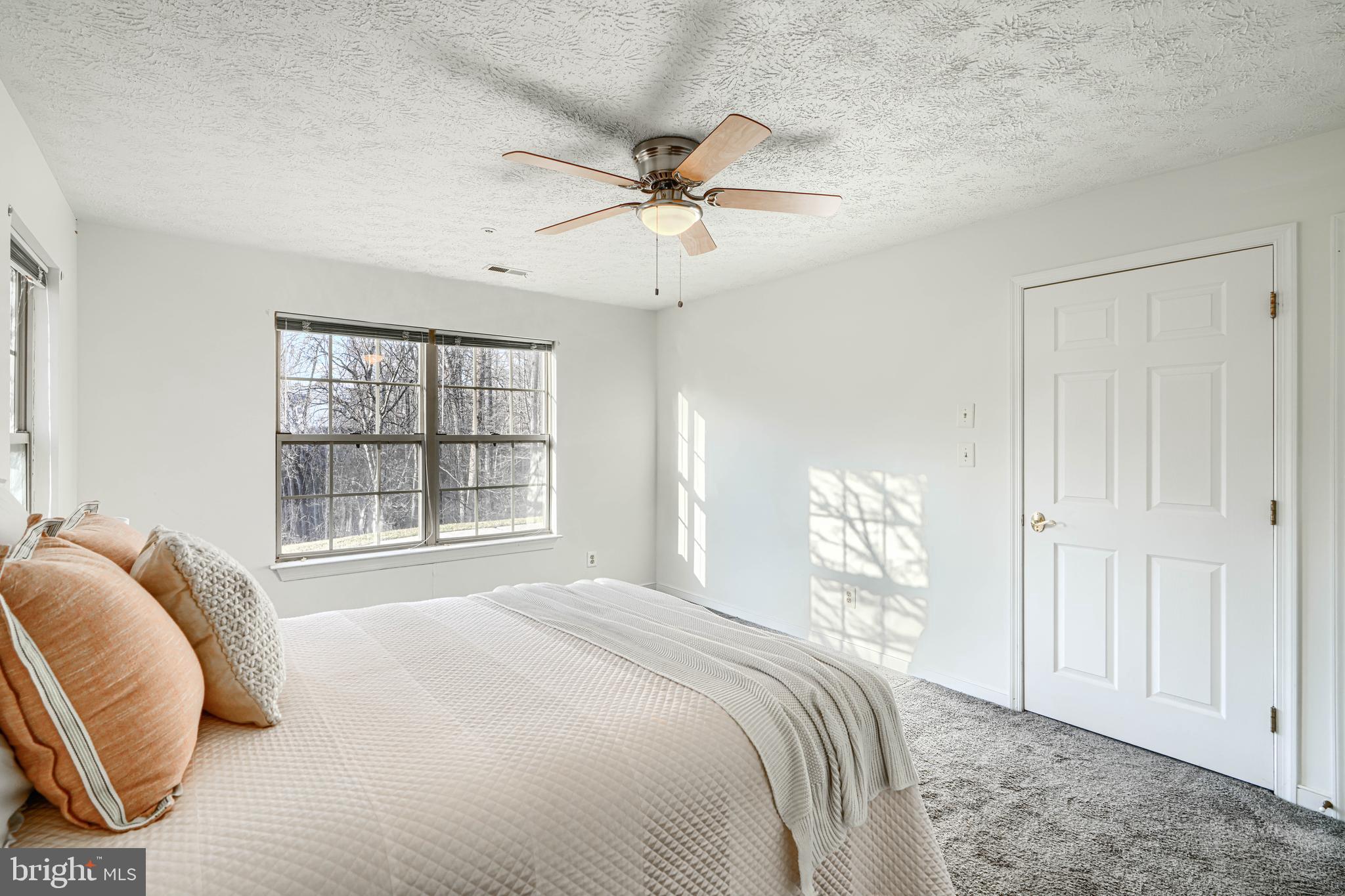 THE POND - Residential