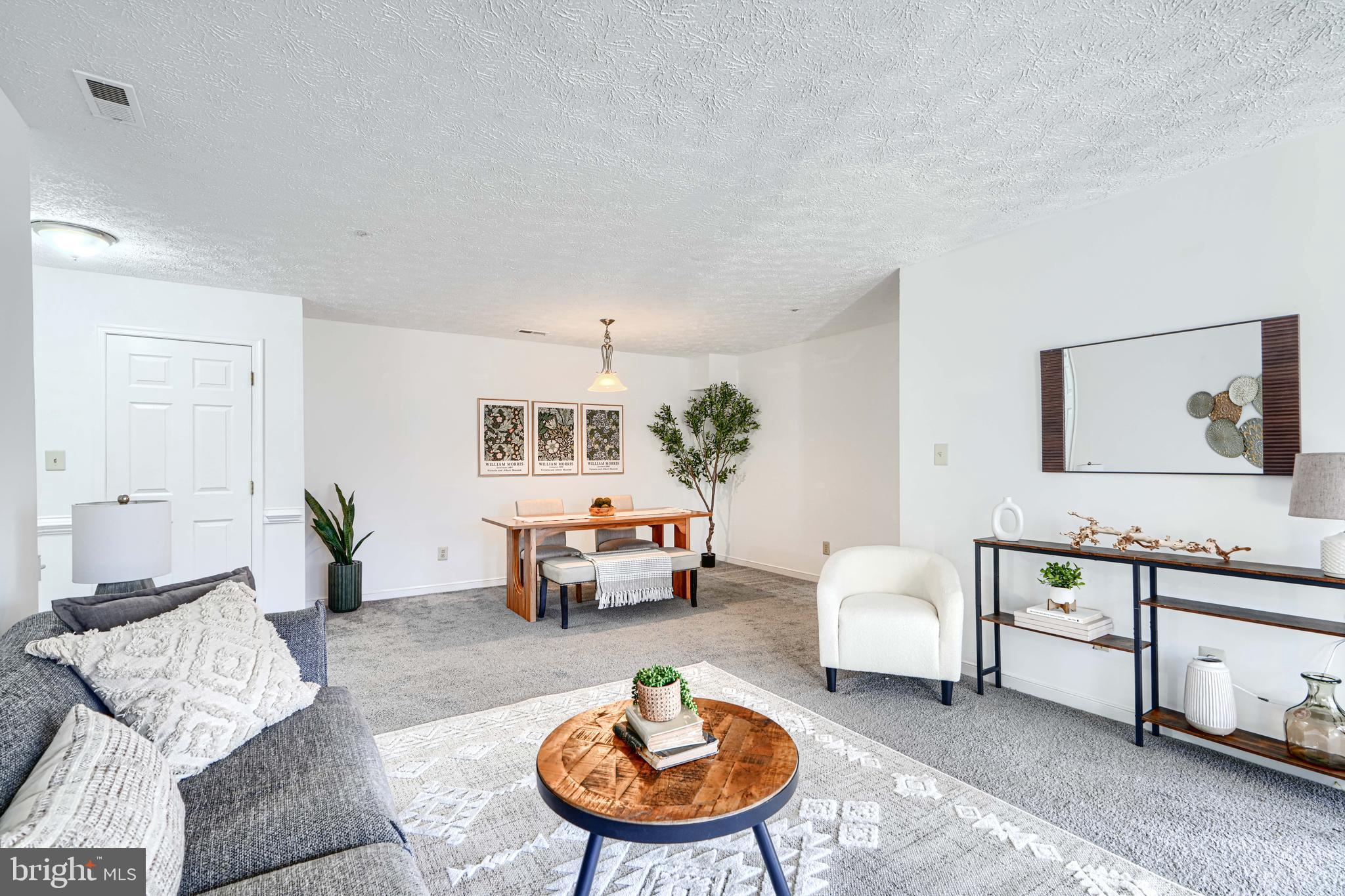 THE POND - Residential