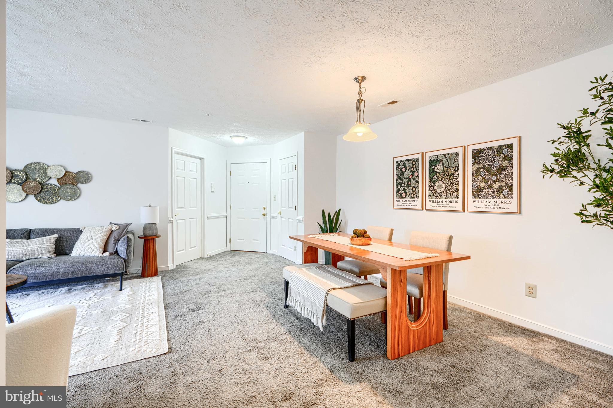 THE POND - Residential