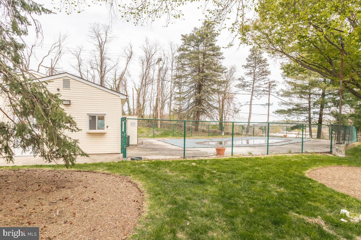 HIGHPOINTE CONDOMINIUM - Residential