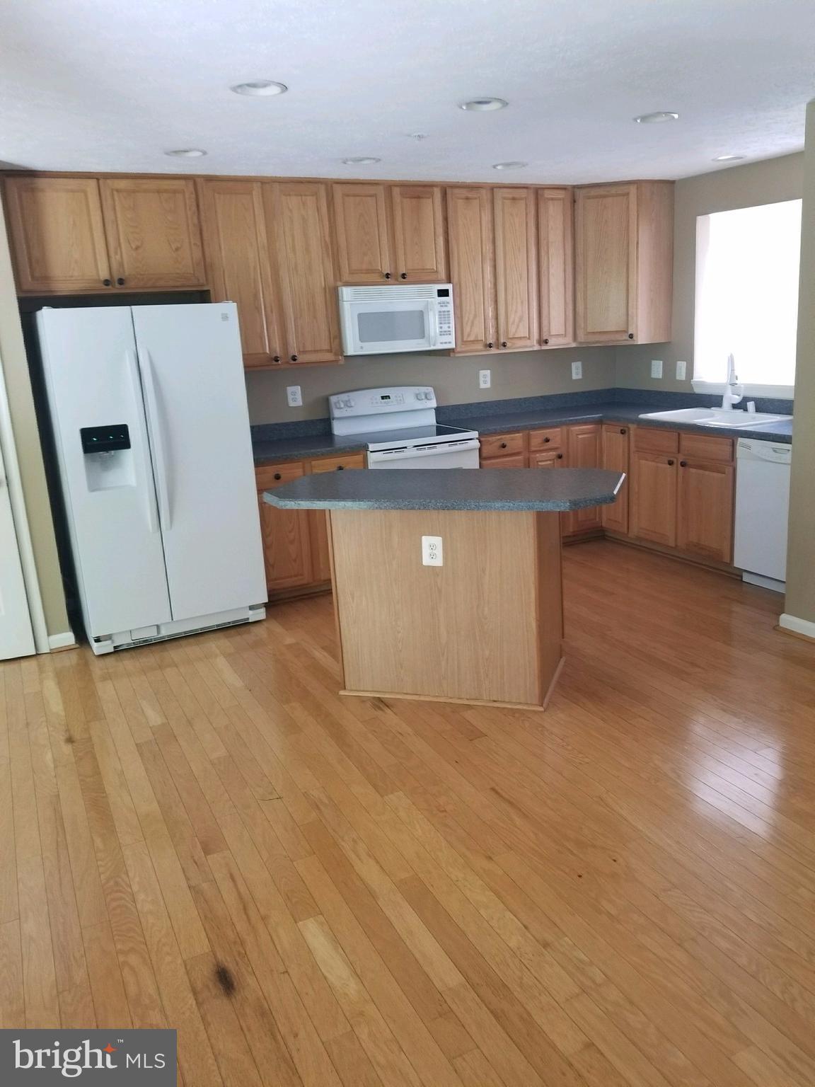 HOLLY WOODS - Residential Lease