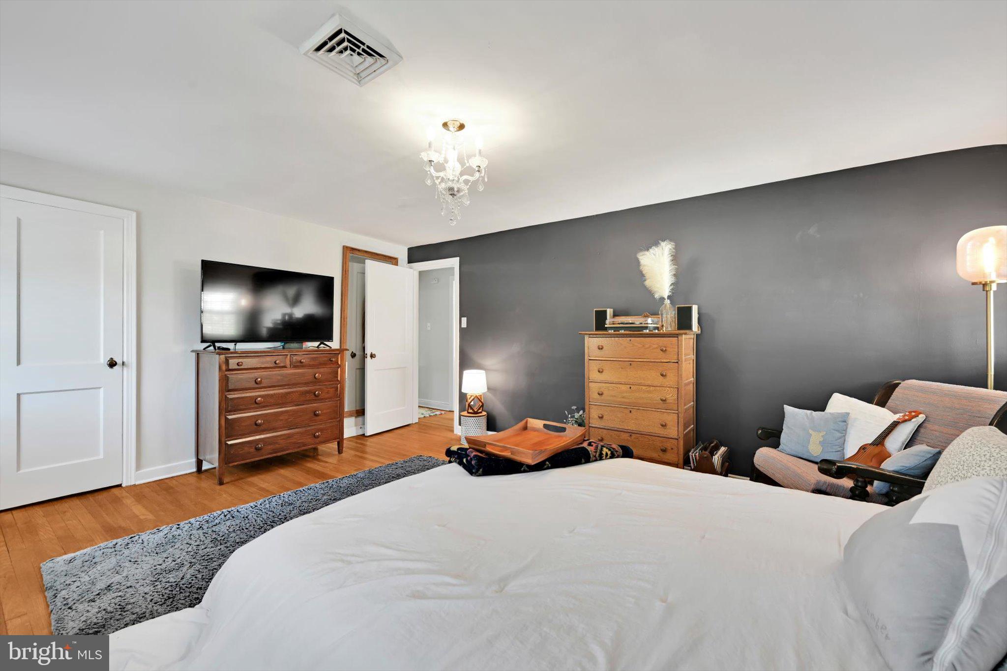 BEVERLY PARK - Residential