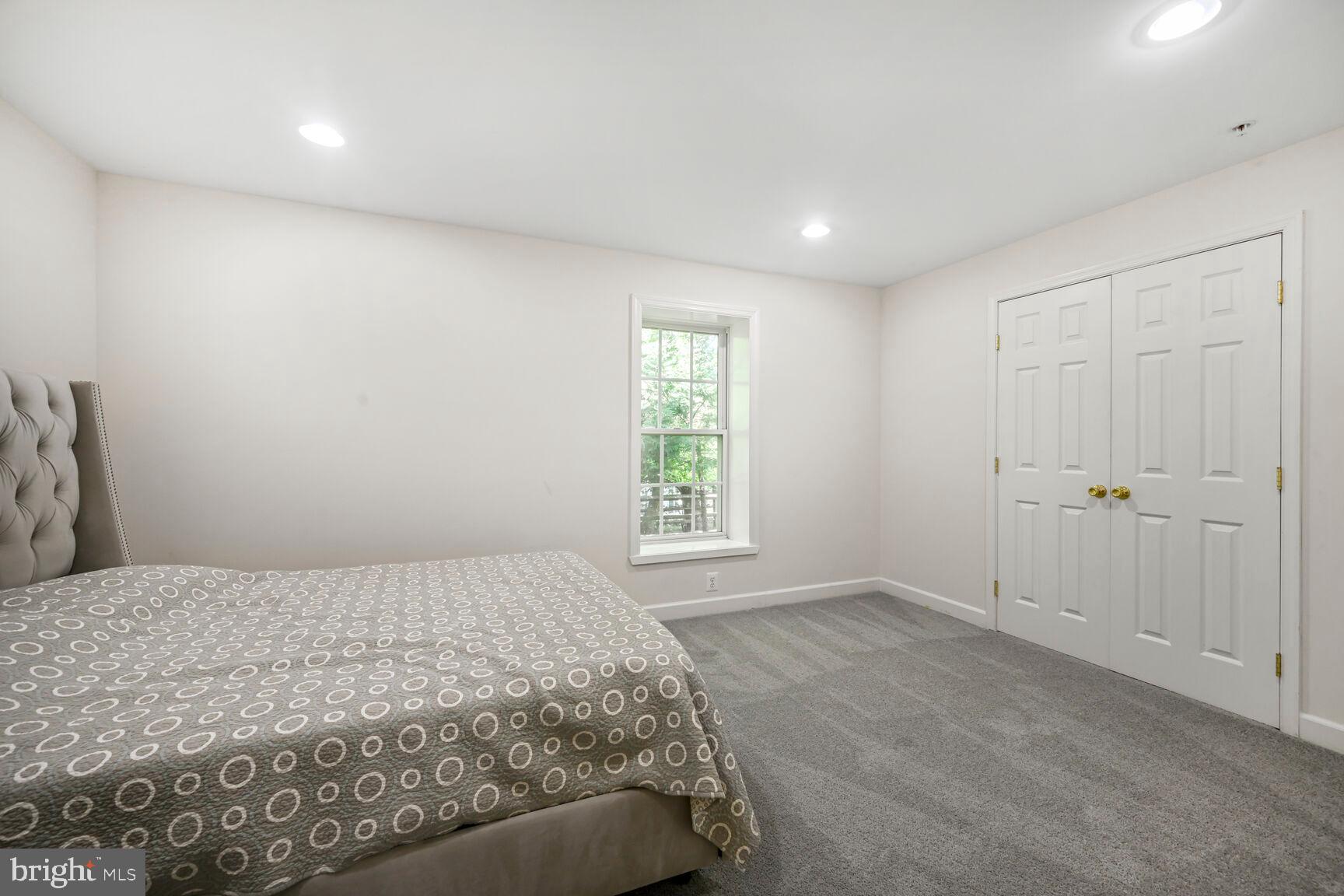 WEST END PARK - Residential Lease