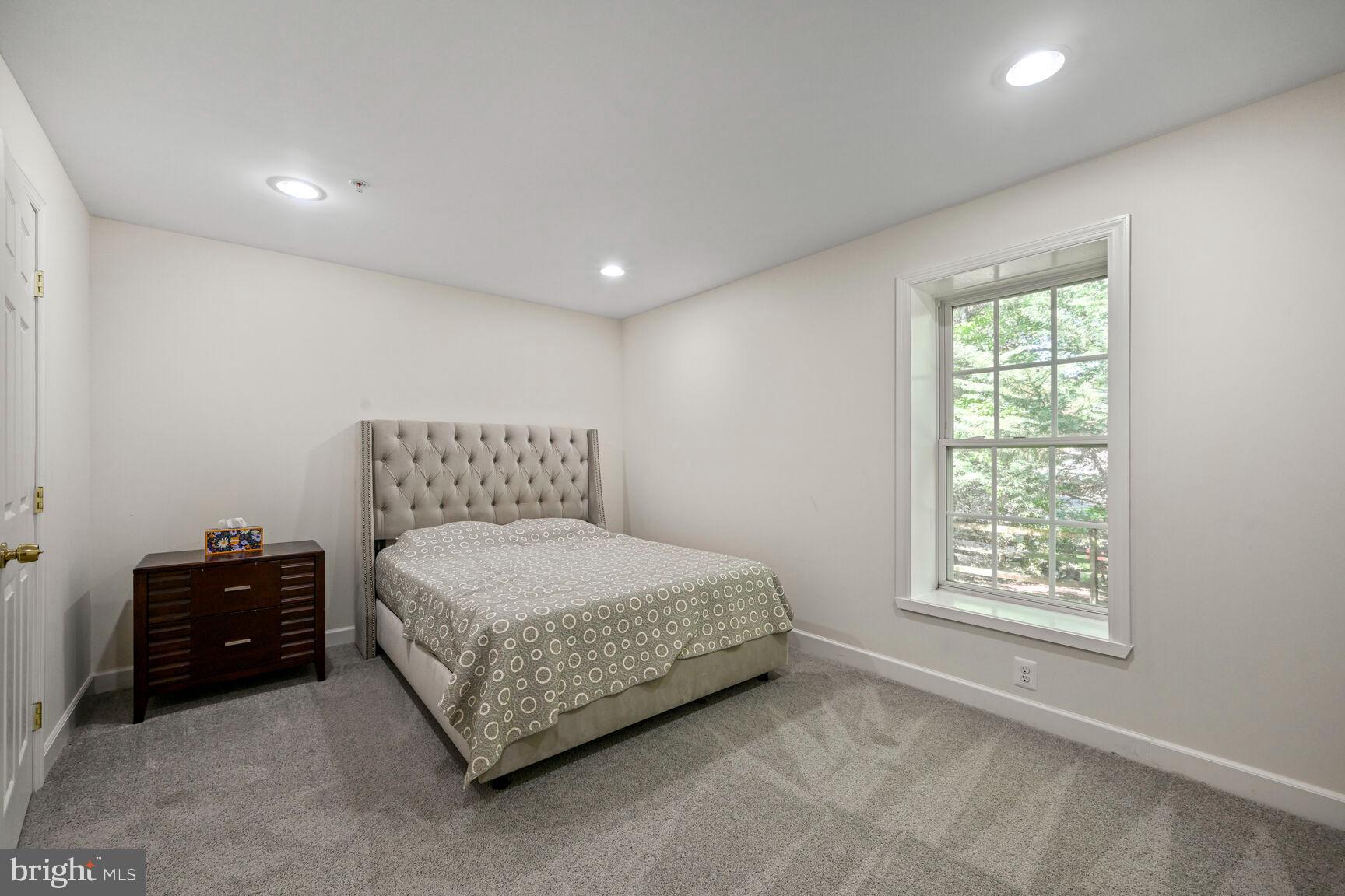 WEST END PARK - Residential Lease