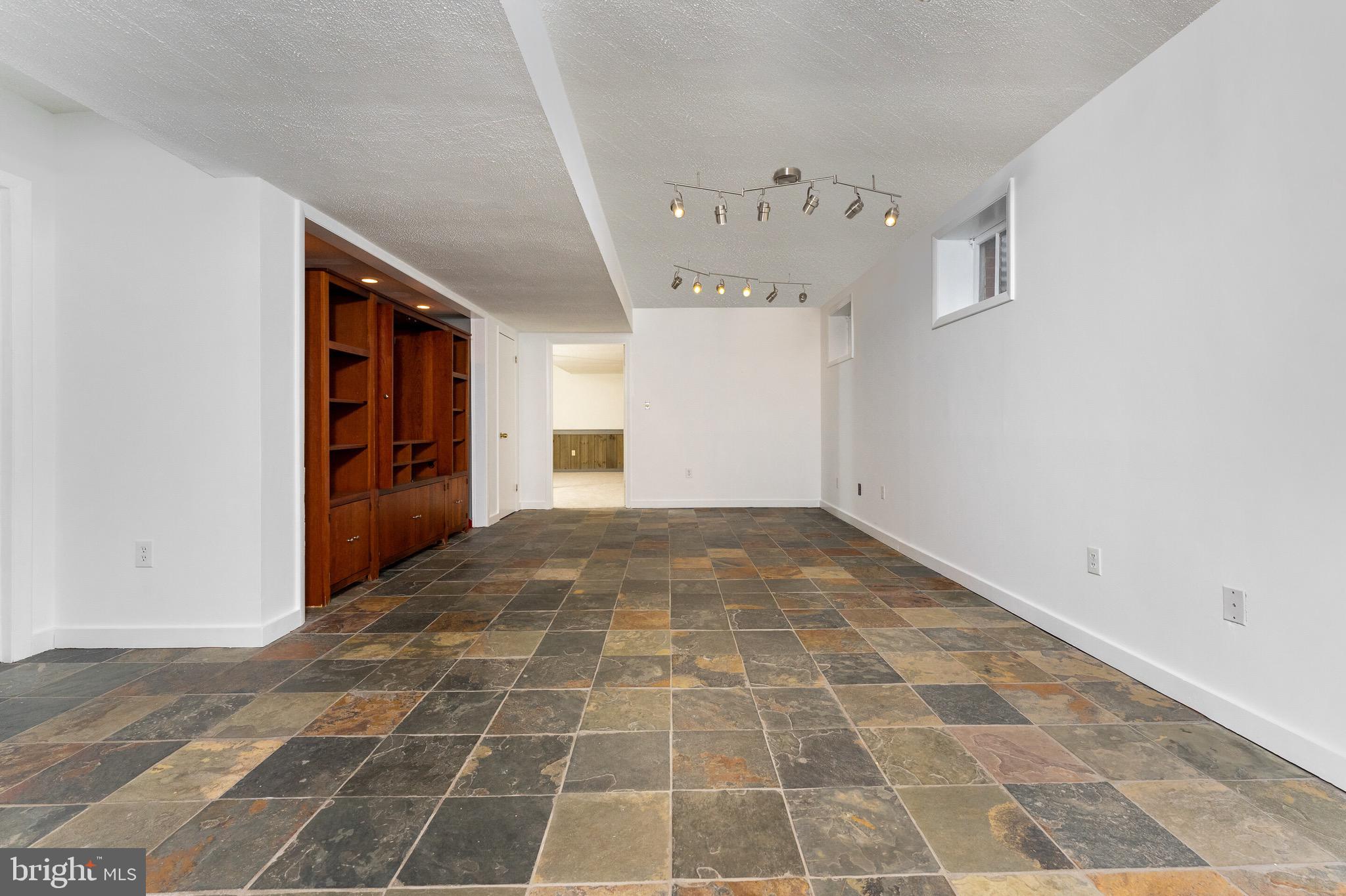 FOX CHAPEL - Residential