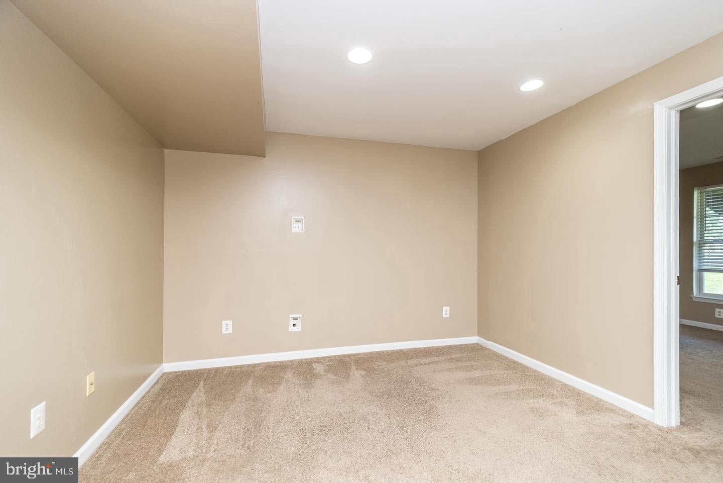 607 VILLAGE COURT