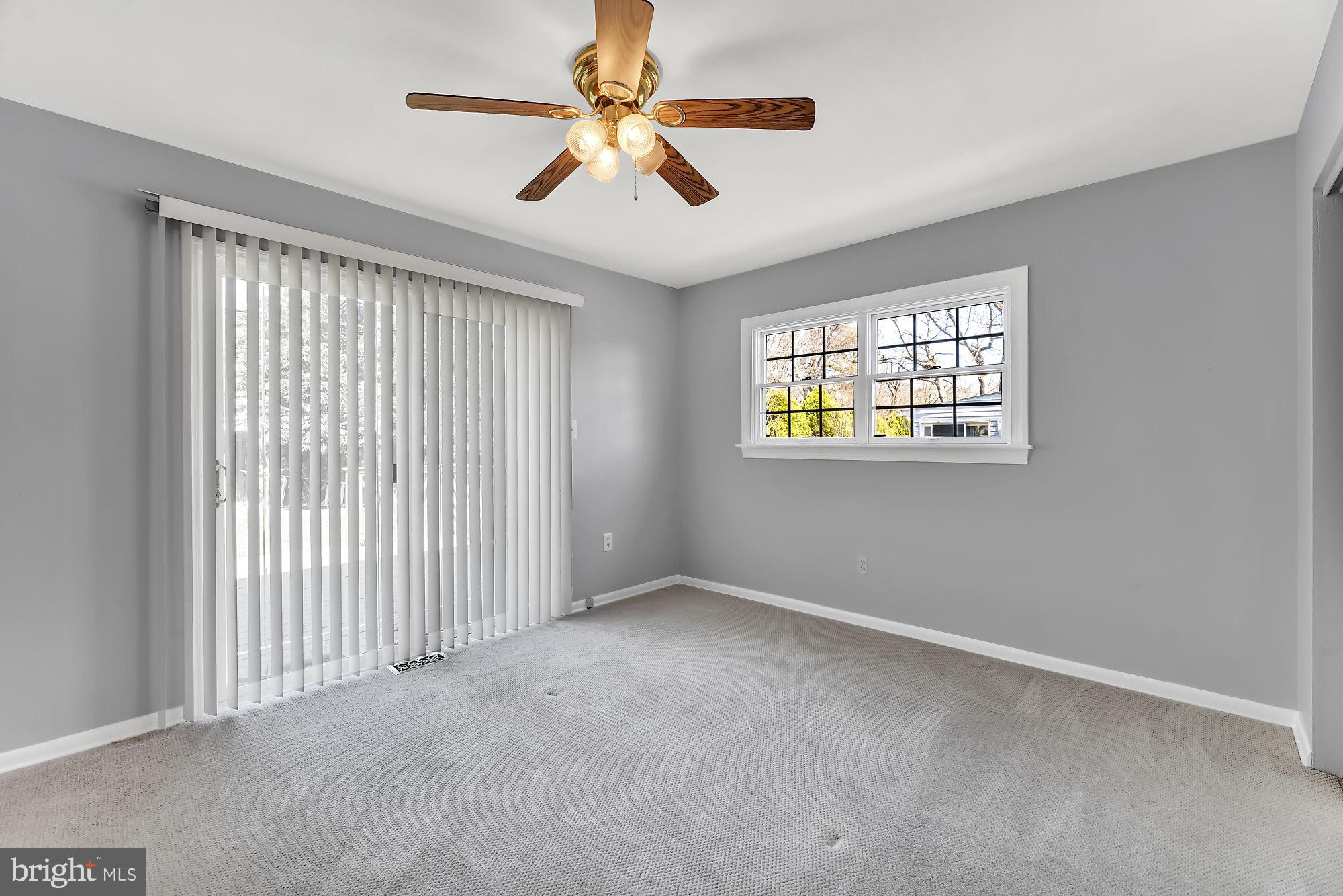 KINSLOUCH FARMS - Residential