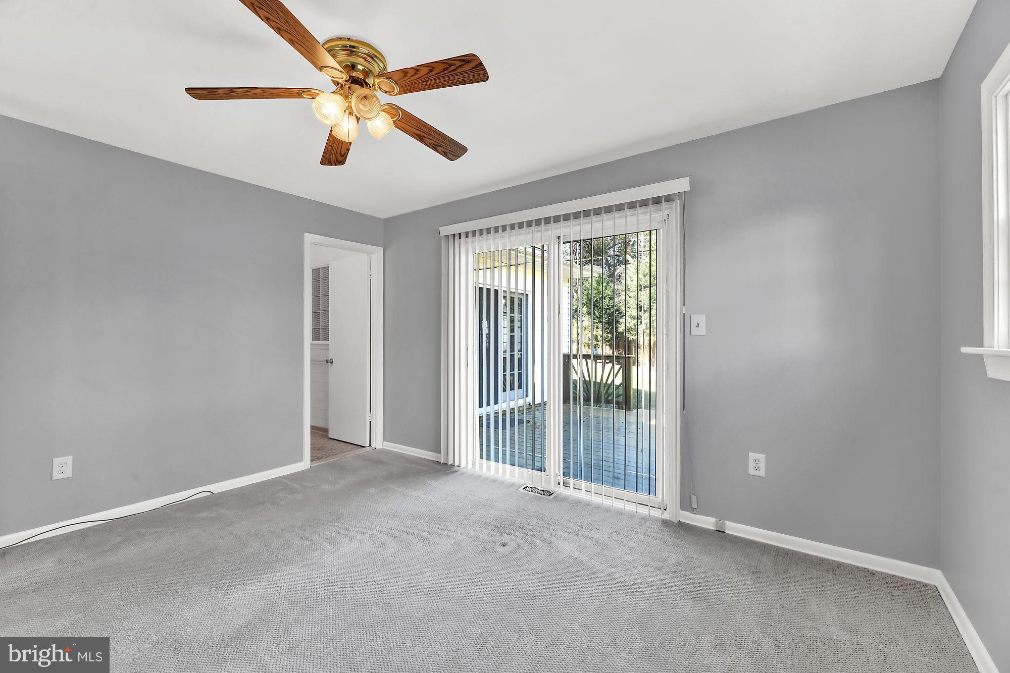 KINSLOUCH FARMS - Residential