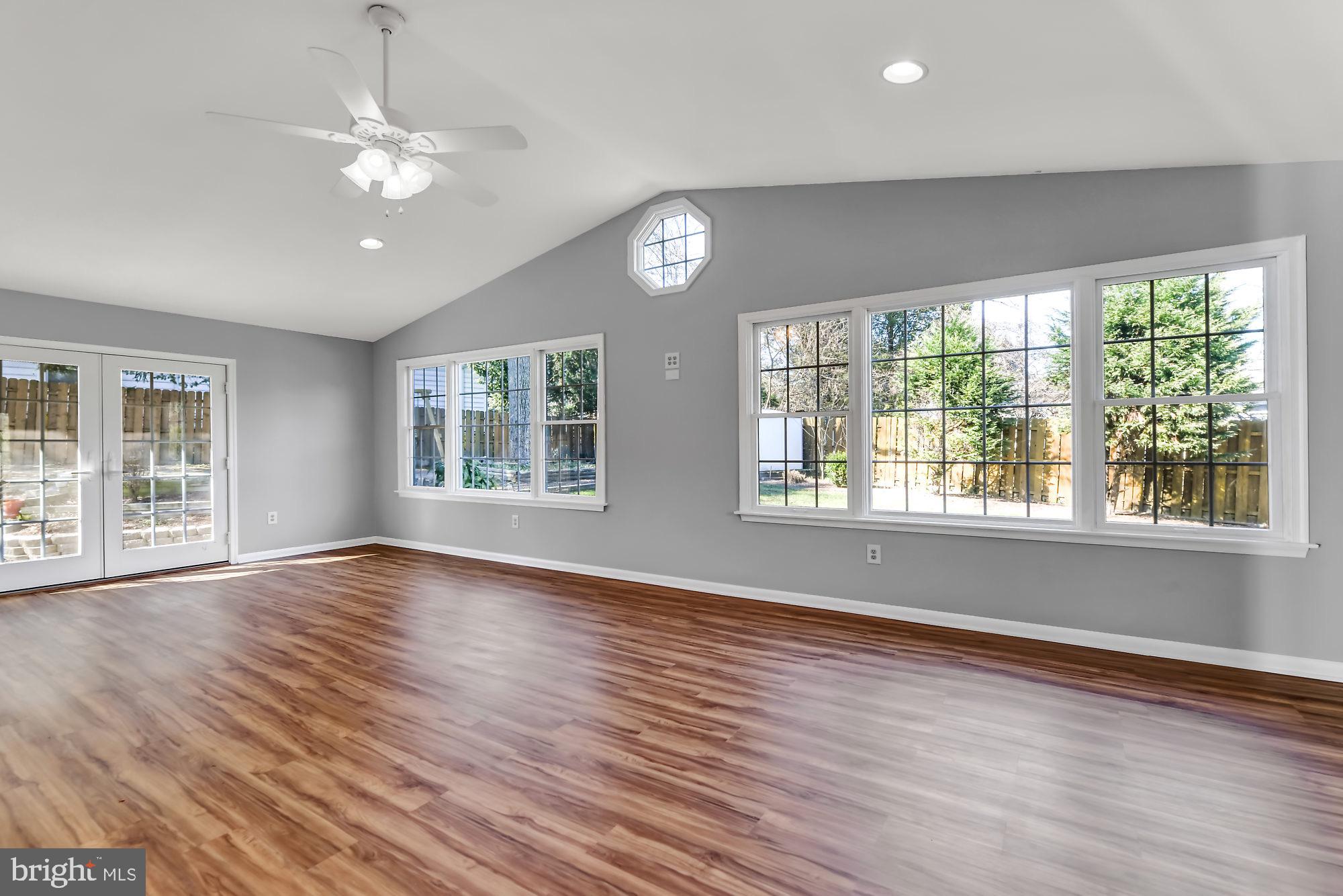 KINSLOUCH FARMS - Residential