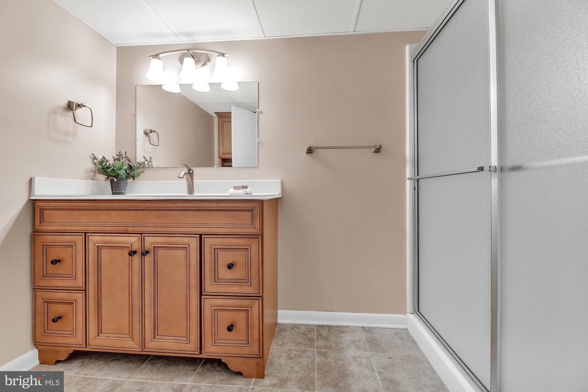 KINSLOUCH FARMS - Residential