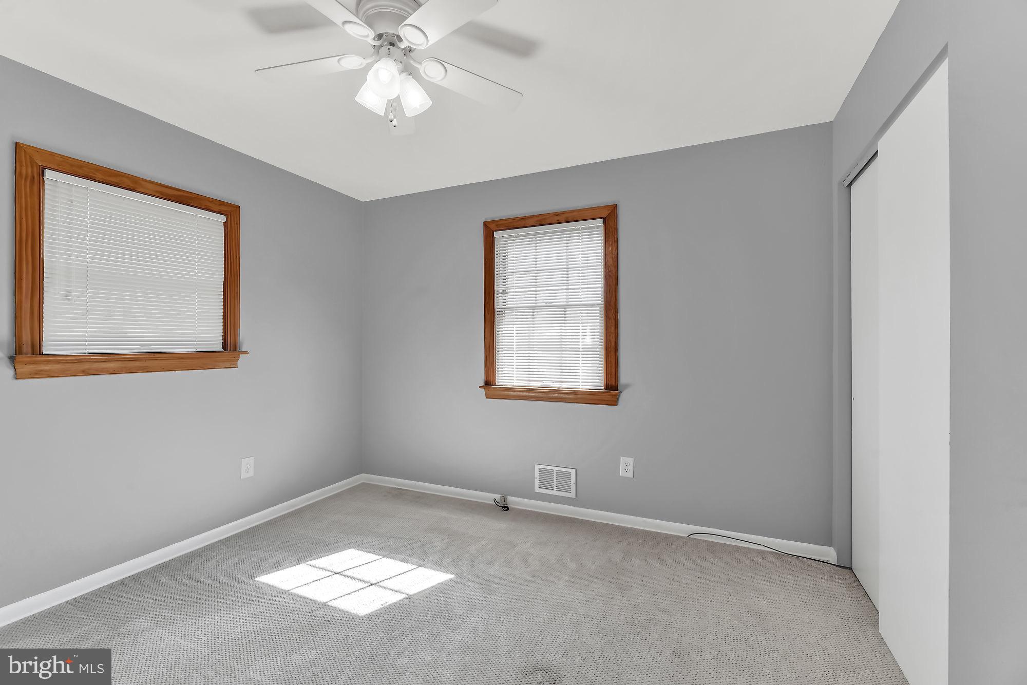 KINSLOUCH FARMS - Residential