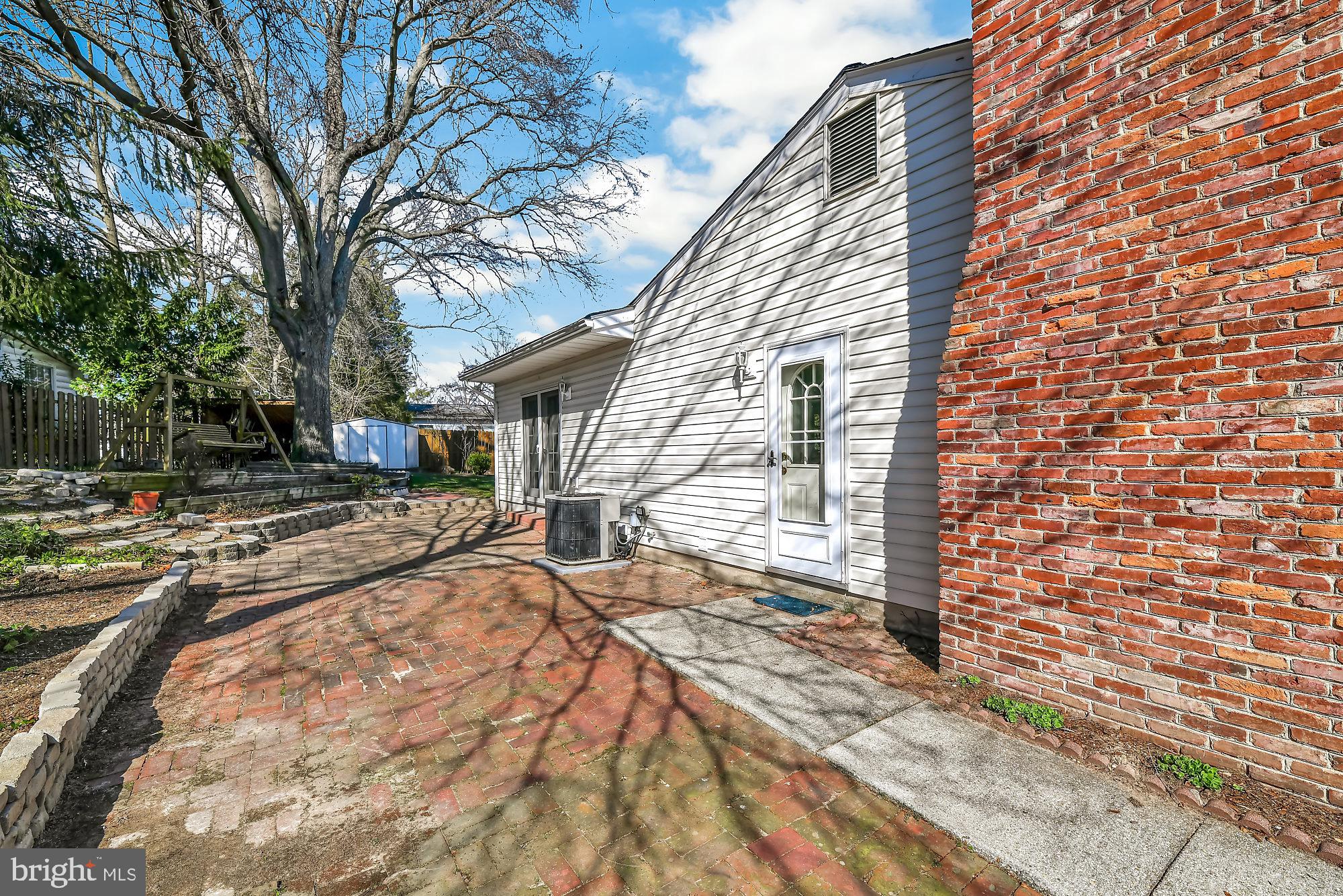 KINSLOUCH FARMS - Residential