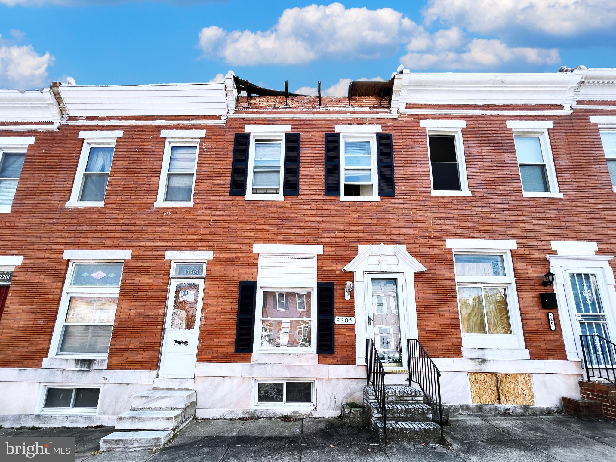 POST AUCTION: MAKE AN OFFER! Deposit: $5,000. 2 Story Townhouse located in the Coppin Heights/Ash-Co-East area. JUST MINUTES to Coppin State University. Easy access to major traffic artery W North Ave.