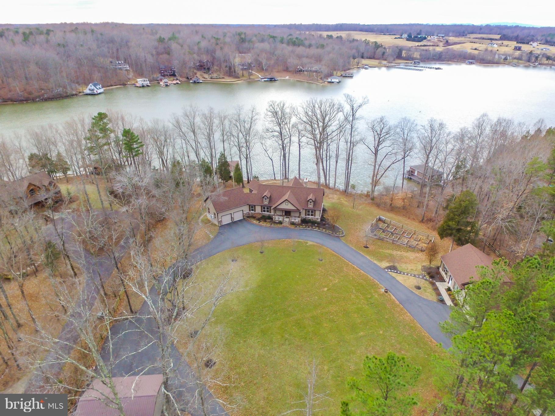 GOVERNORS POINT - Residential