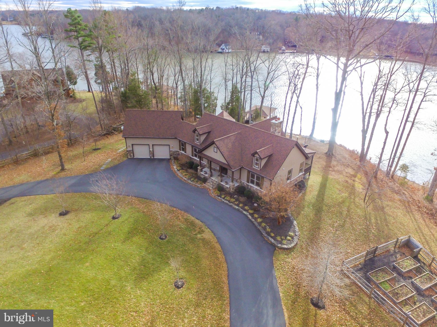 GOVERNORS POINT - Residential