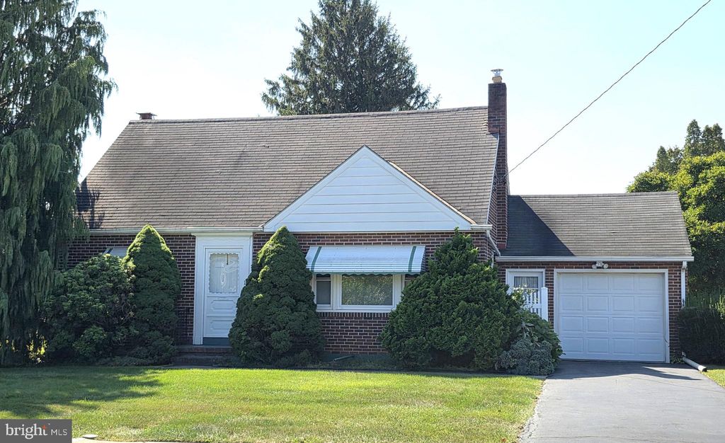 Photo of 12 W Lancaster Avenue, DENVER, PA 17517 (MLS # PALA2078264)
