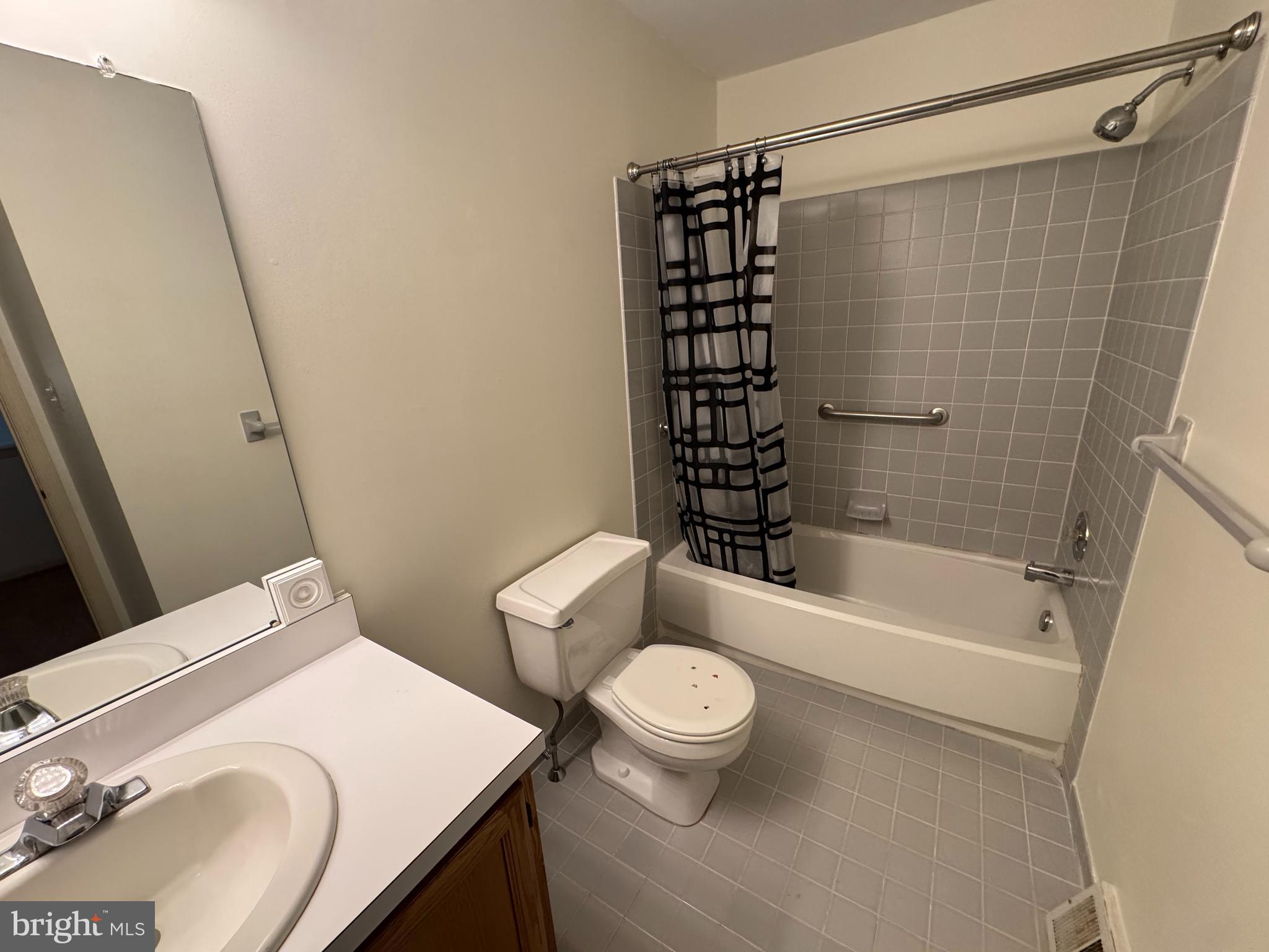 NEWTOWN GATE - Residential Lease